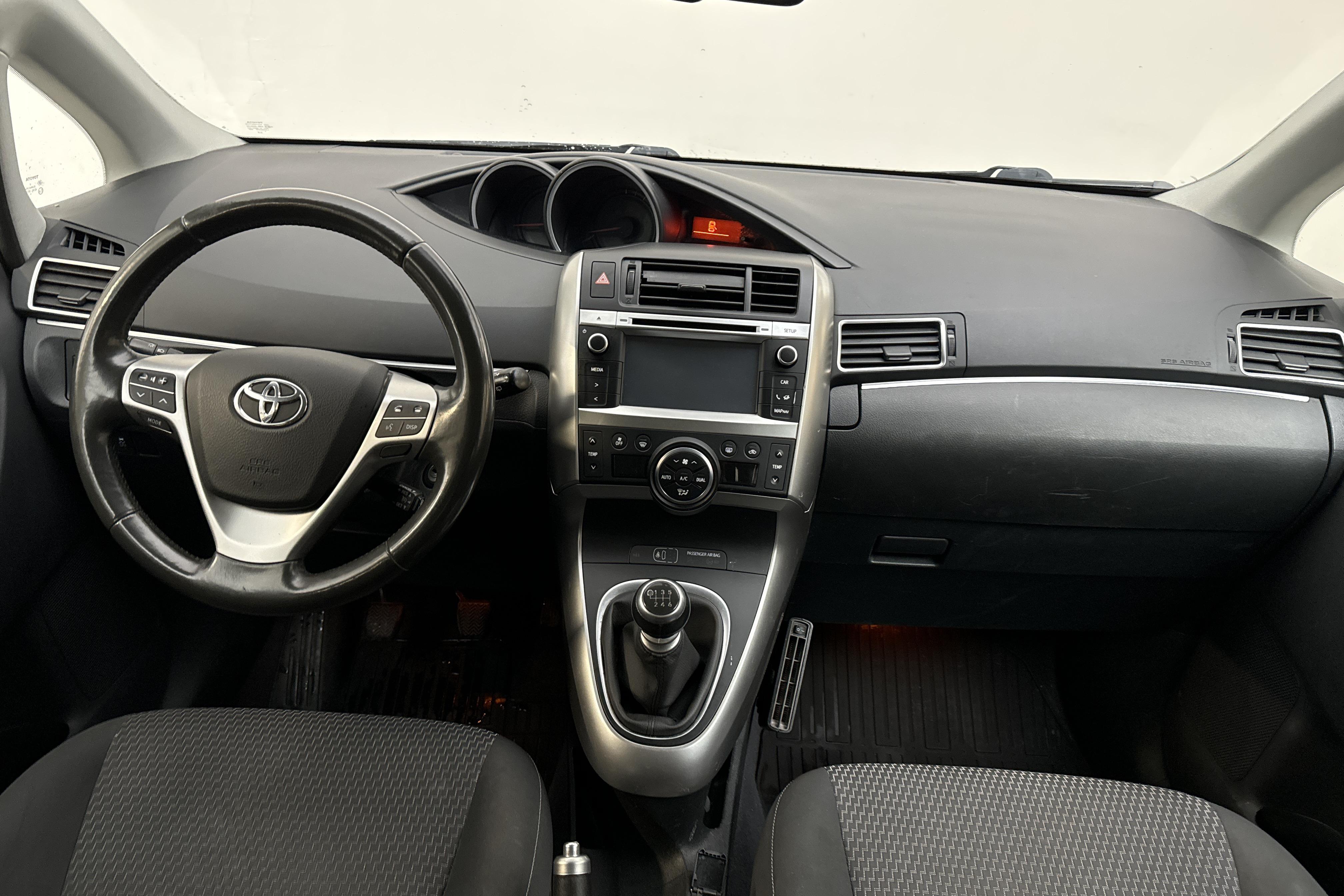 Toyota Verso 1.6 D-4D DPF (112hk) - 165 770 km - Manualna - brązowy - 2015