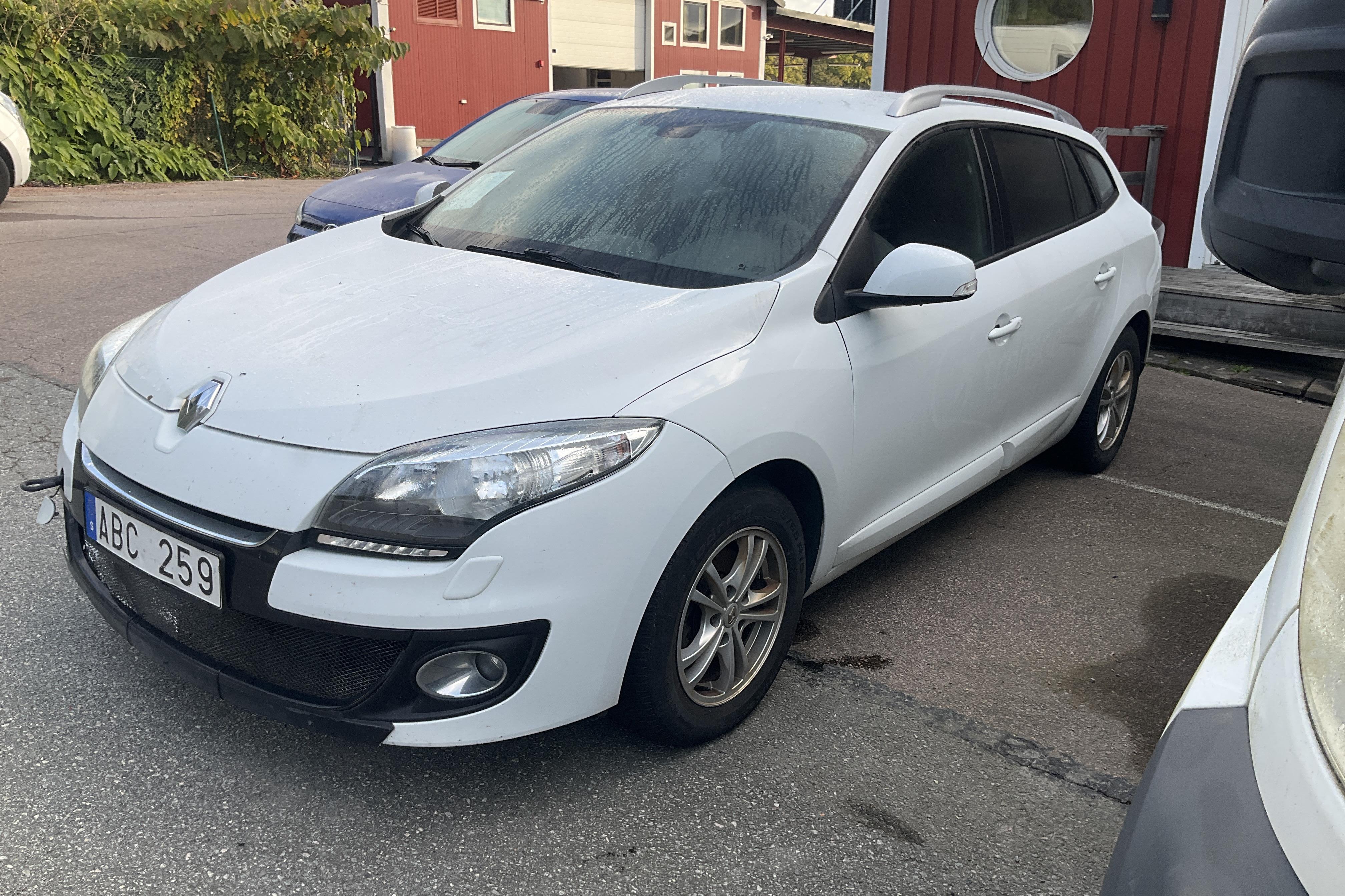 Renault Mégane Phas III 1.5 dCi Sports Tourer (110hk) - 170 330 km - Automatic - white - 2013