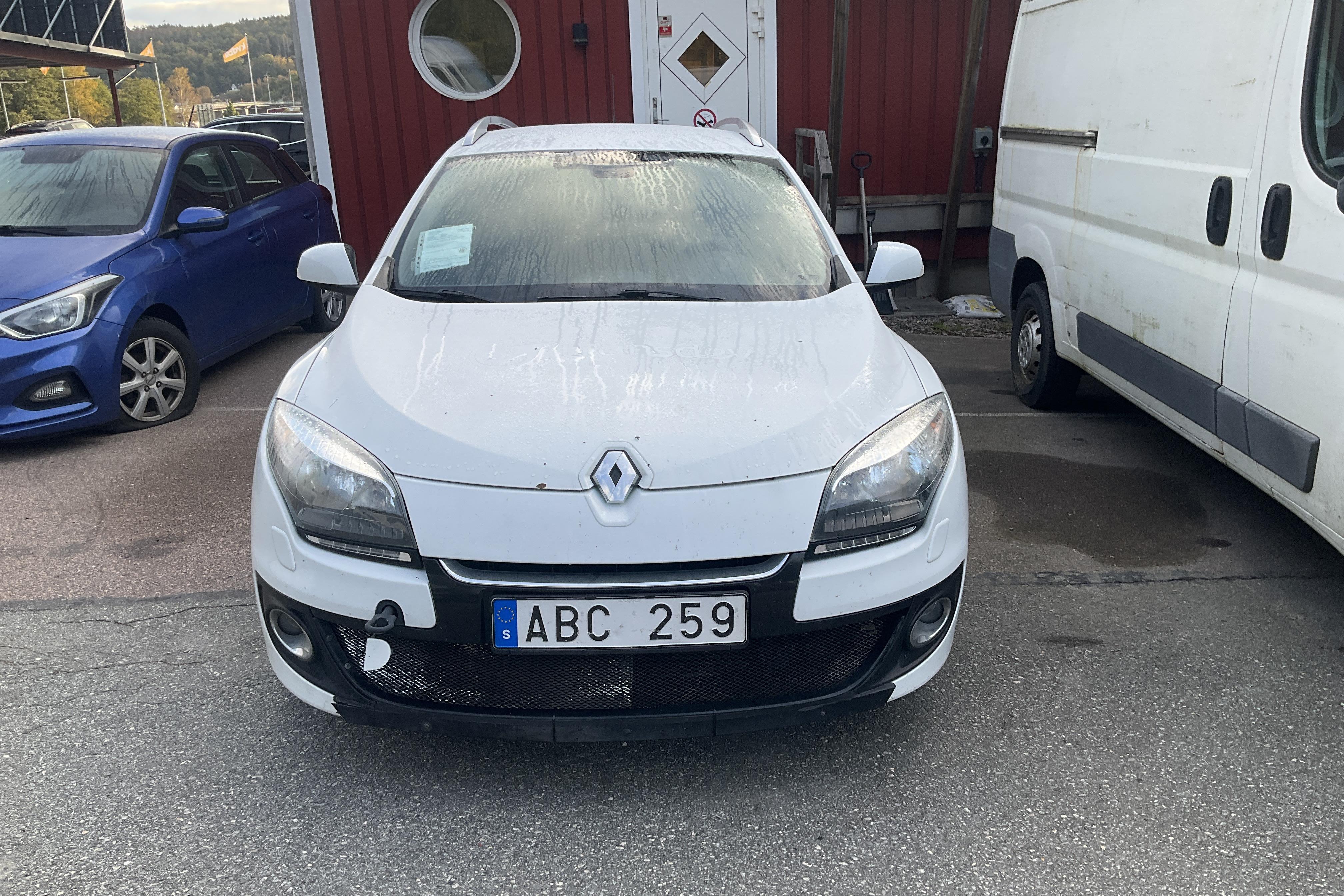 Renault Mégane Phas III 1.5 dCi Sports Tourer (110hk) - 170 330 km - Automatic - white - 2013