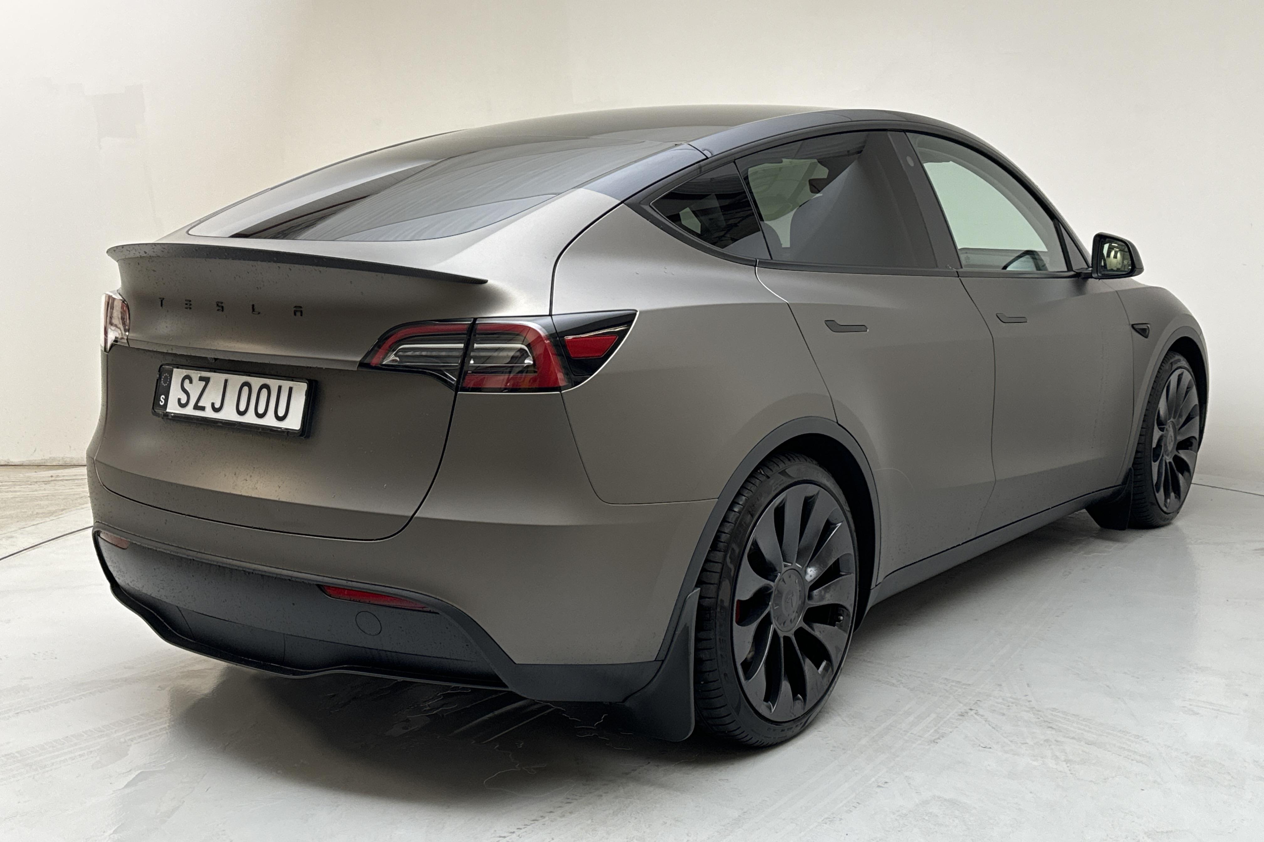 Tesla Model Y Performance Dual Motor AWD - 3 290 mil - Automat - svart - 2023