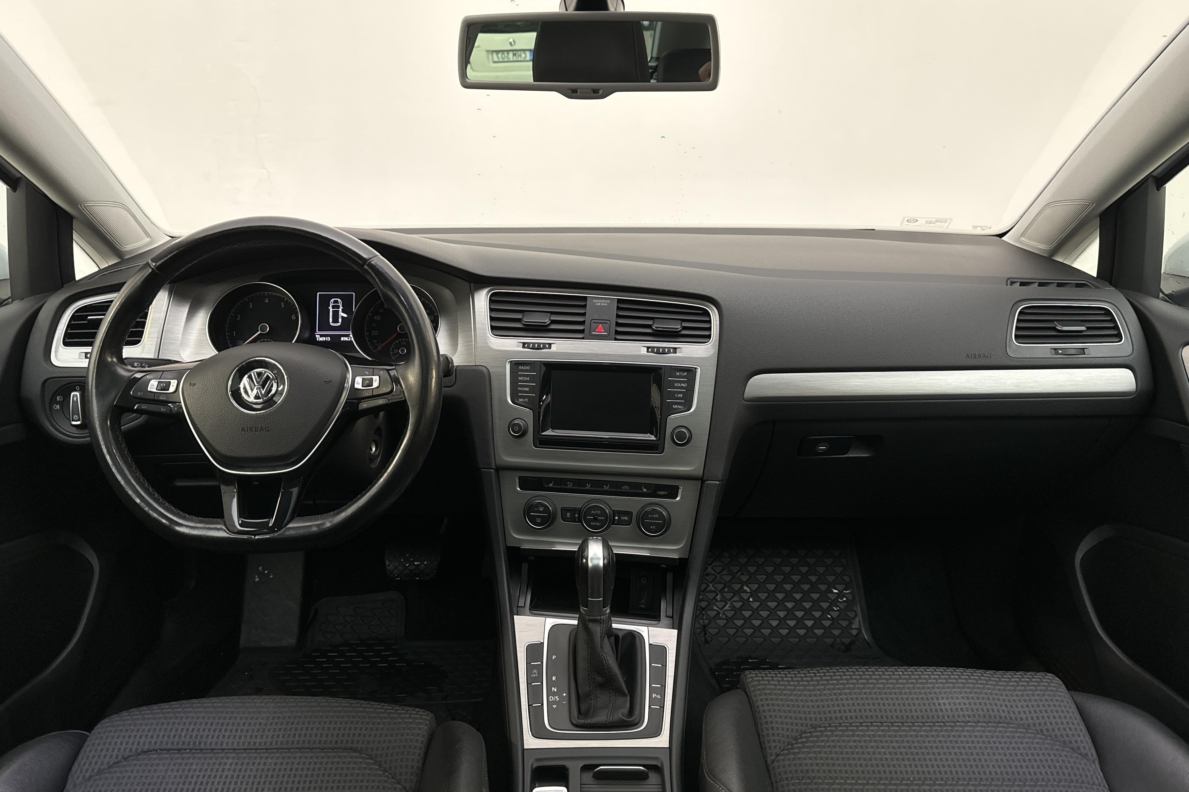 VW Golf VII 1.4 TGI BlueMotion Sportscombi (110hk) - 136 920 km - Automatyczna - biały - 2015