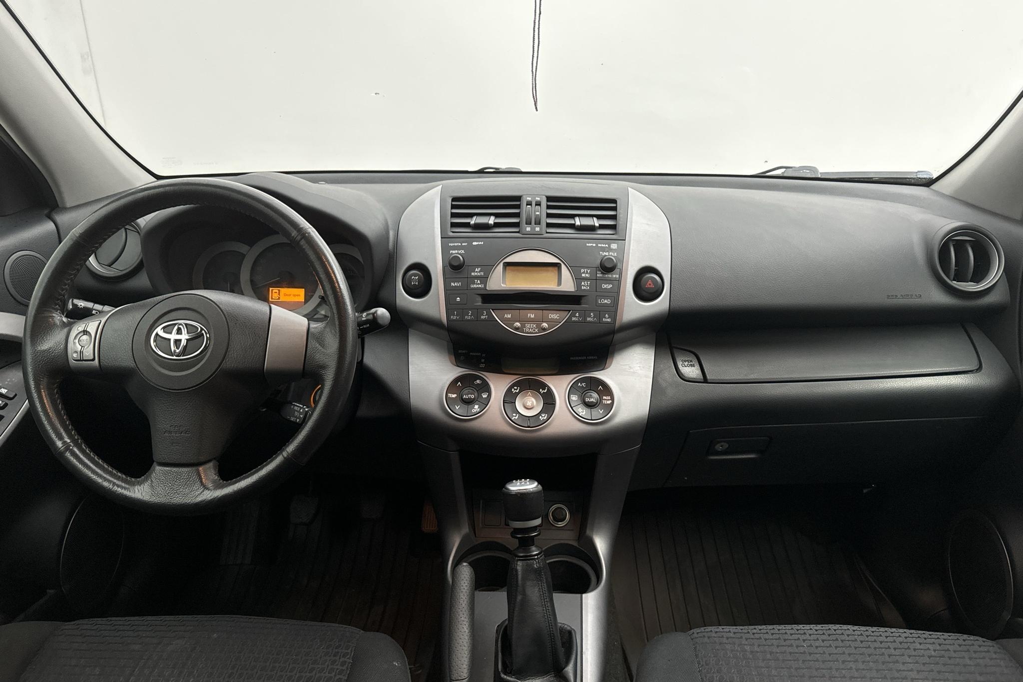 Toyota RAV4 2.2 D-4D (136hk) - 197 330 km - Käsitsi - Dark Grey - 2008