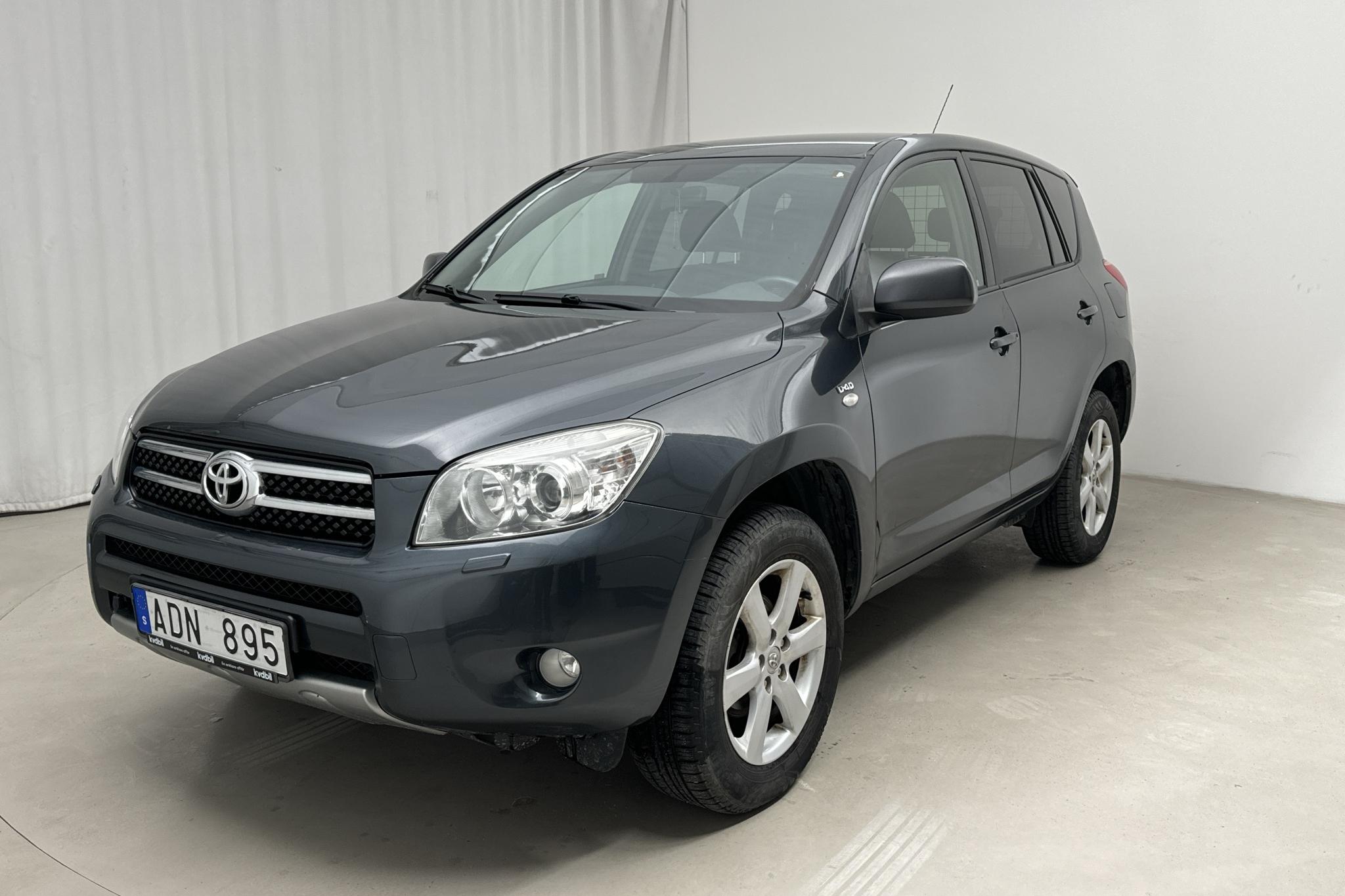 Toyota RAV4 2.2 D-4D (136hk) - 19 733 mil - Manuell - Dark Grey - 2008