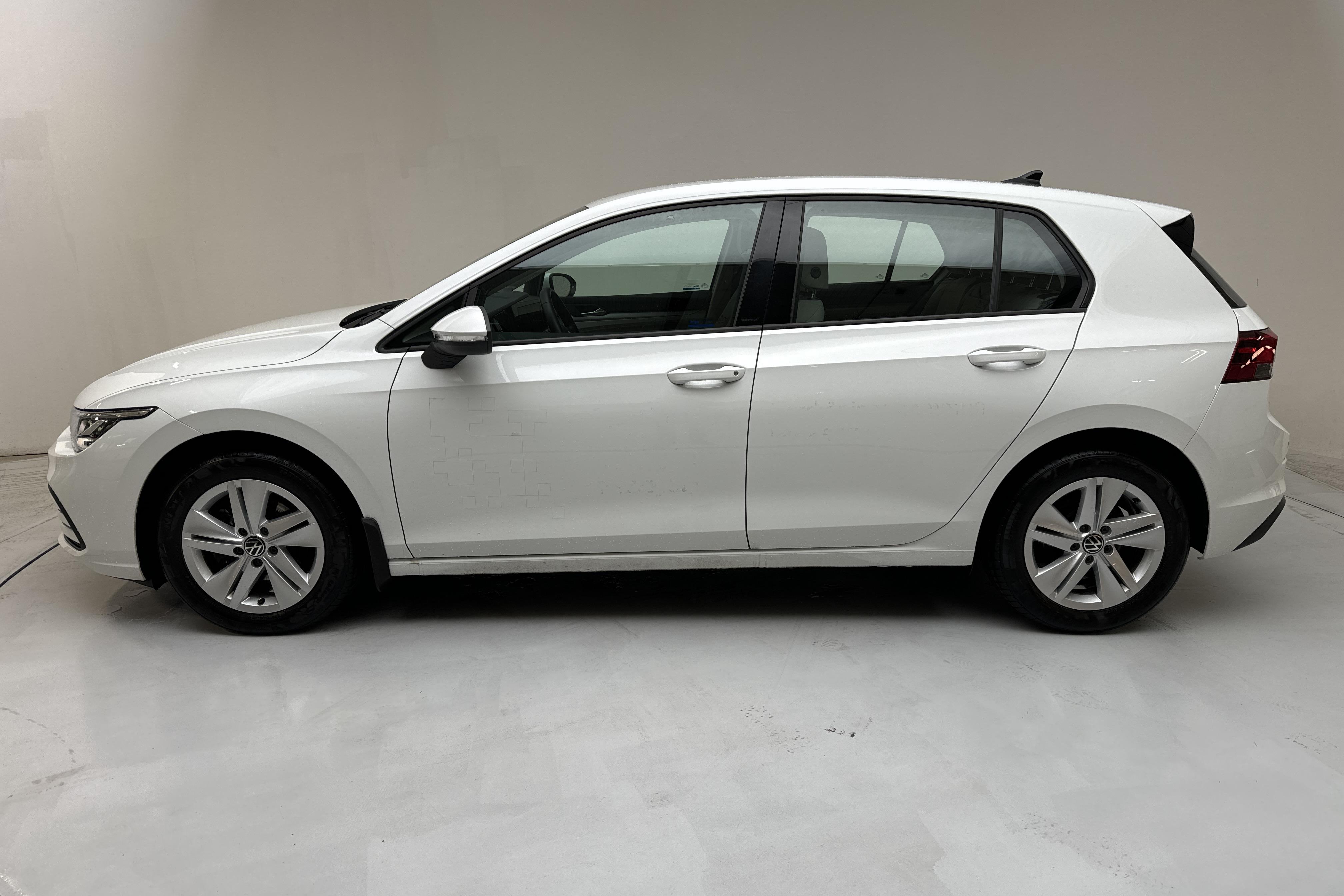 VW Golf VIII 2.0 TDI 5dr (115hk) - 21 350 km - Manualna - biały - 2021