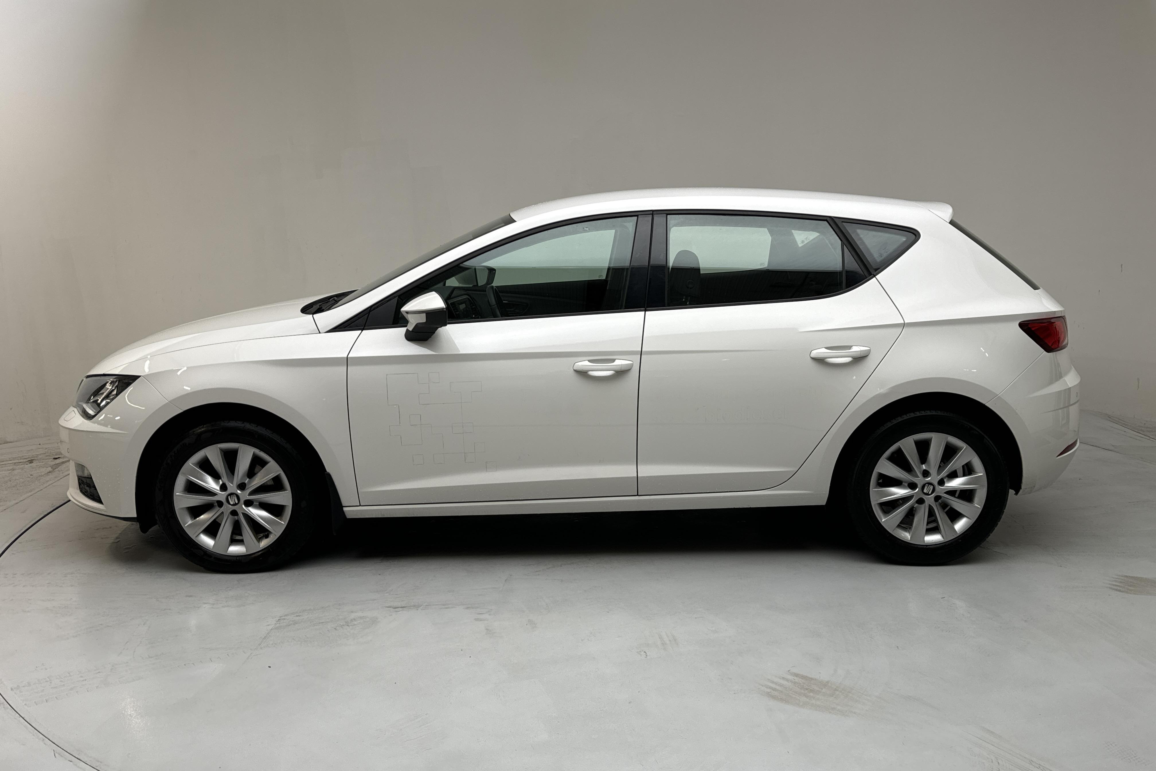 Seat Leon 1.6 TDI 5dr (115hk) - 53 140 km - Manualna - biały - 2020