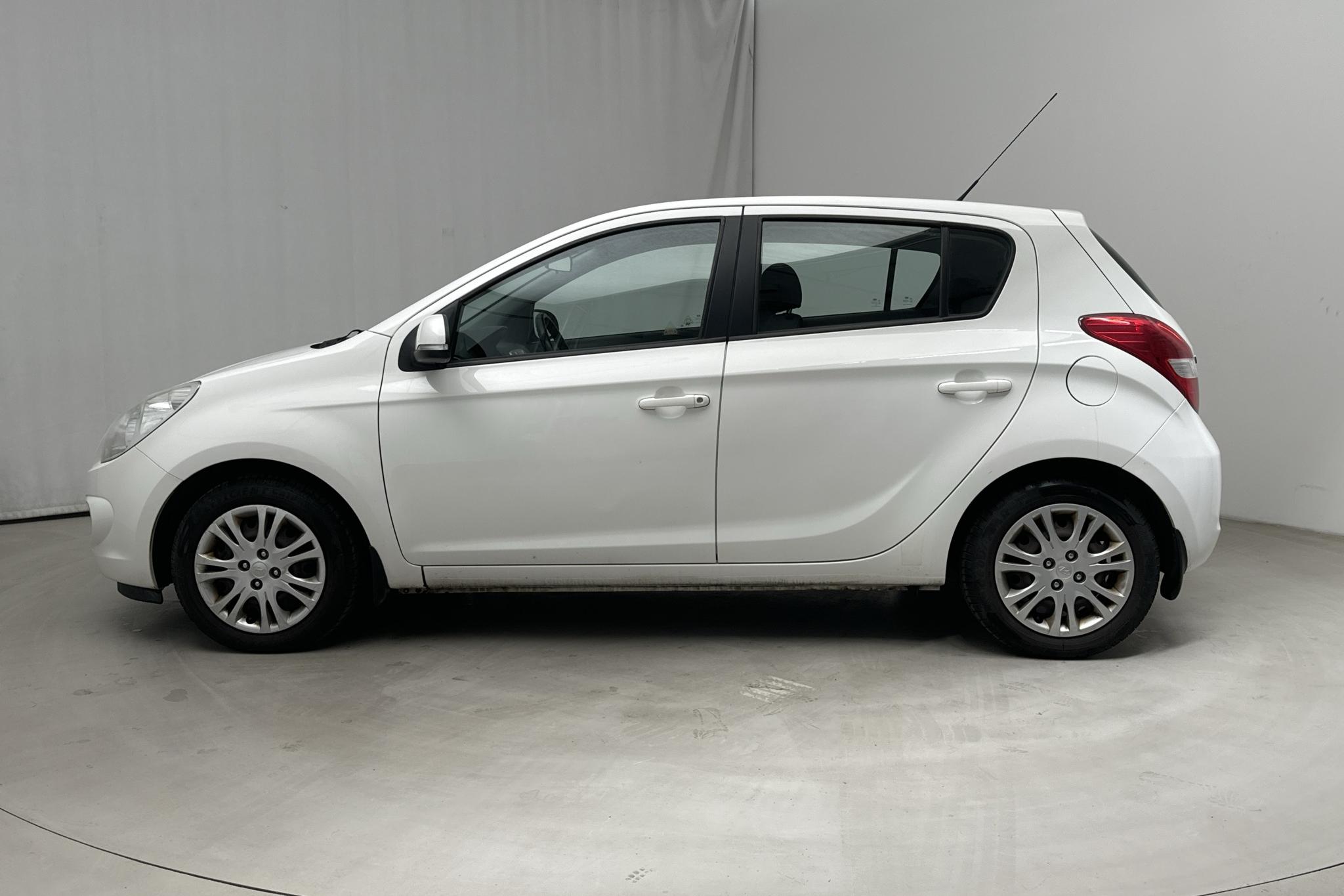 Hyundai i20 1.2 (78hk) - 171 220 km - Manual - white - 2012