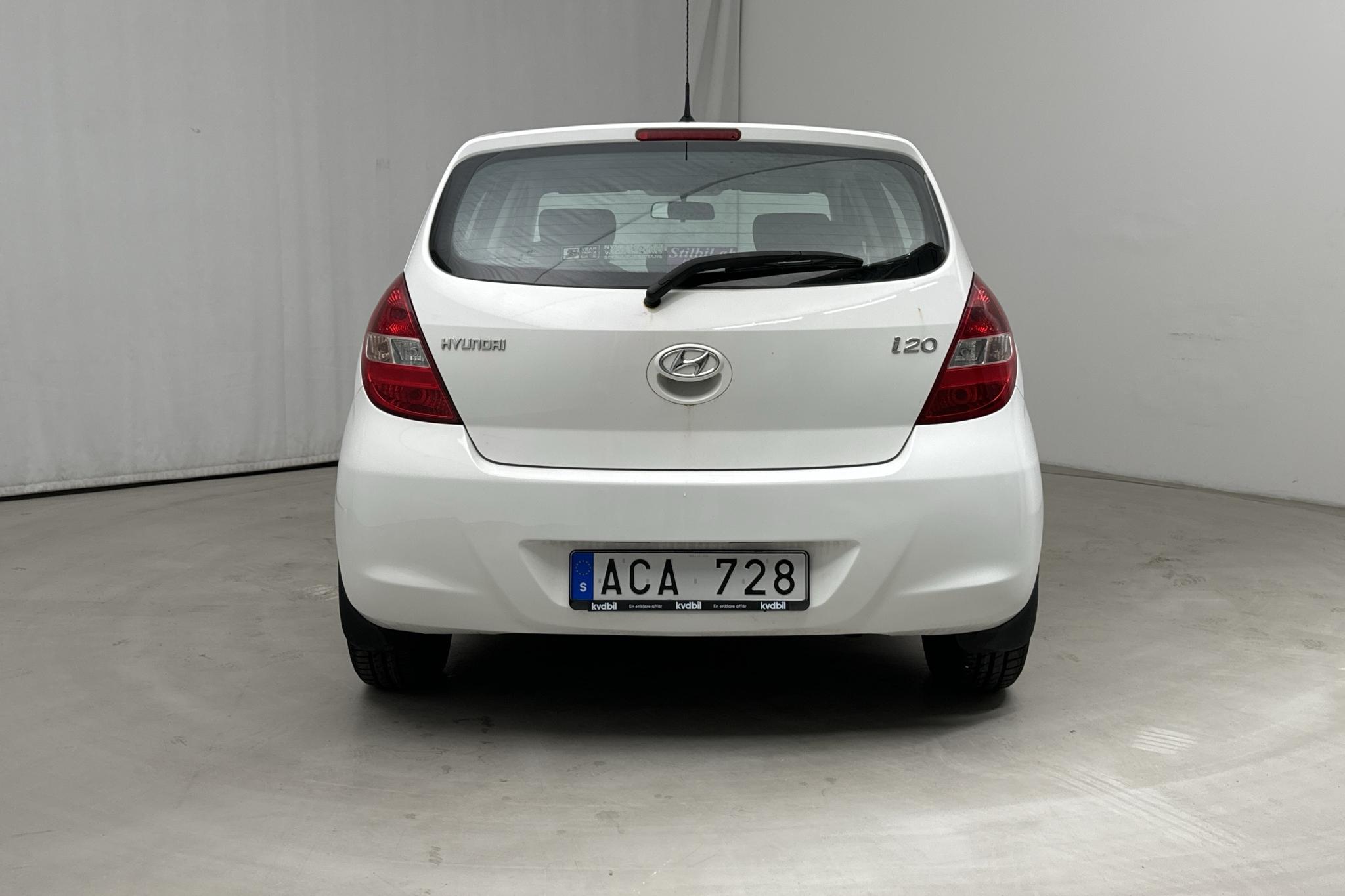 Hyundai i20 1.2 (78hk) - 17 122 mil - Manuell - vit - 2012