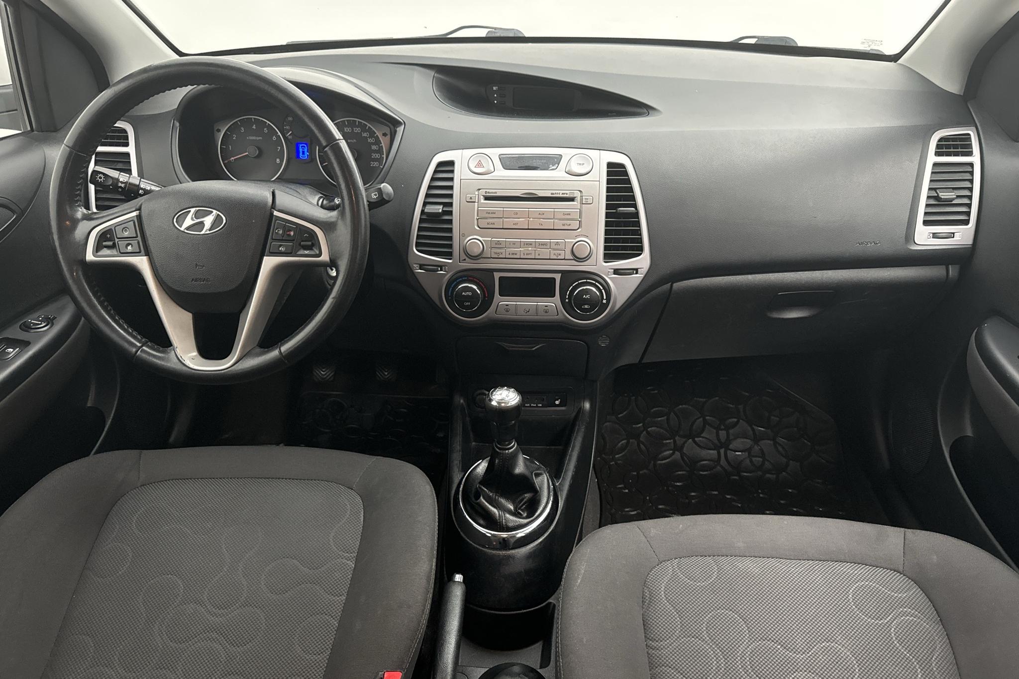 Hyundai i20 1.2 (78hk) - 171 220 km - Manual - white - 2012