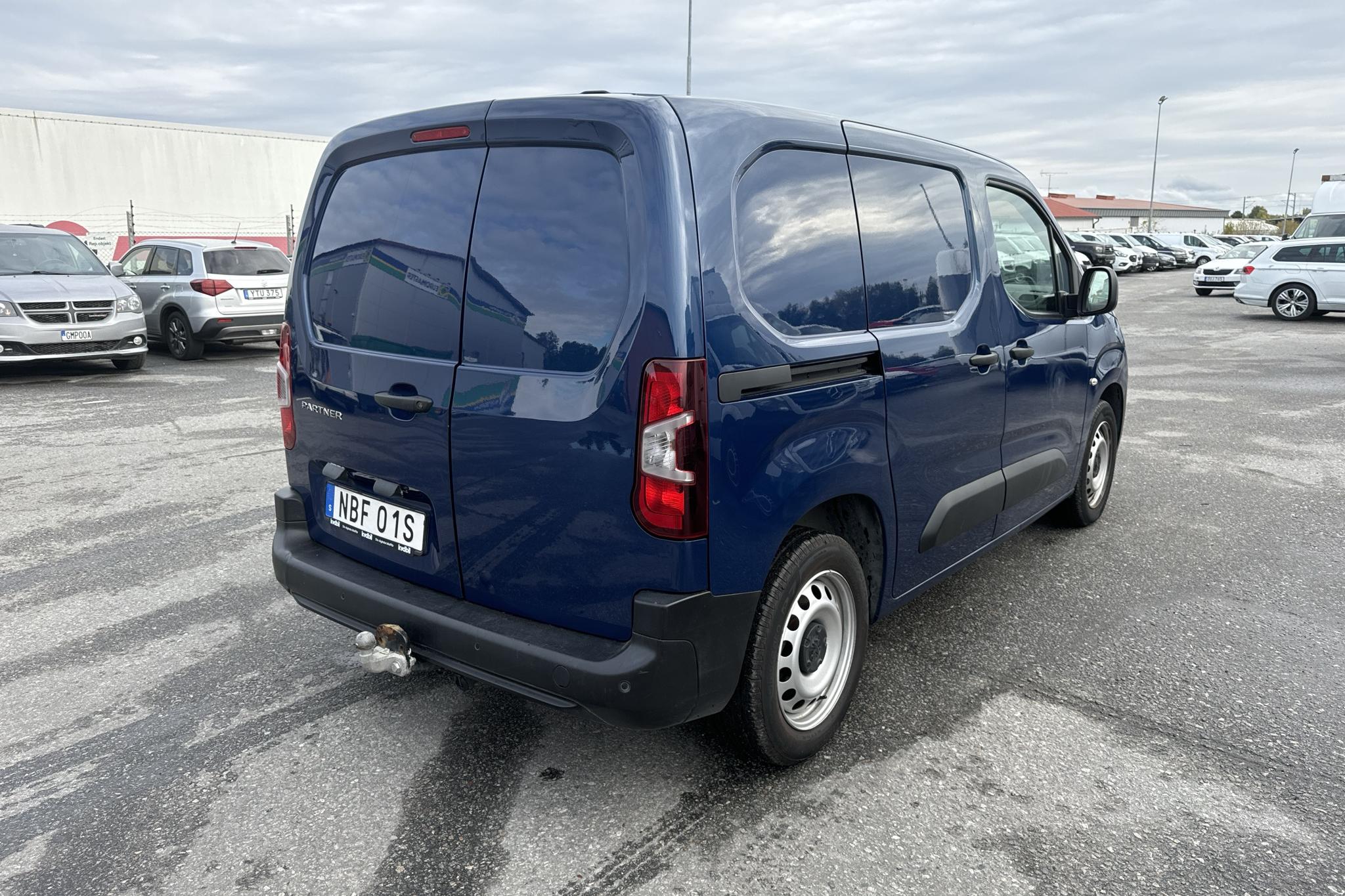 Peugeot Partner 1.5 HDI Skåp (130hk) - 96 850 km - Automatyczna - niebieski - 2019