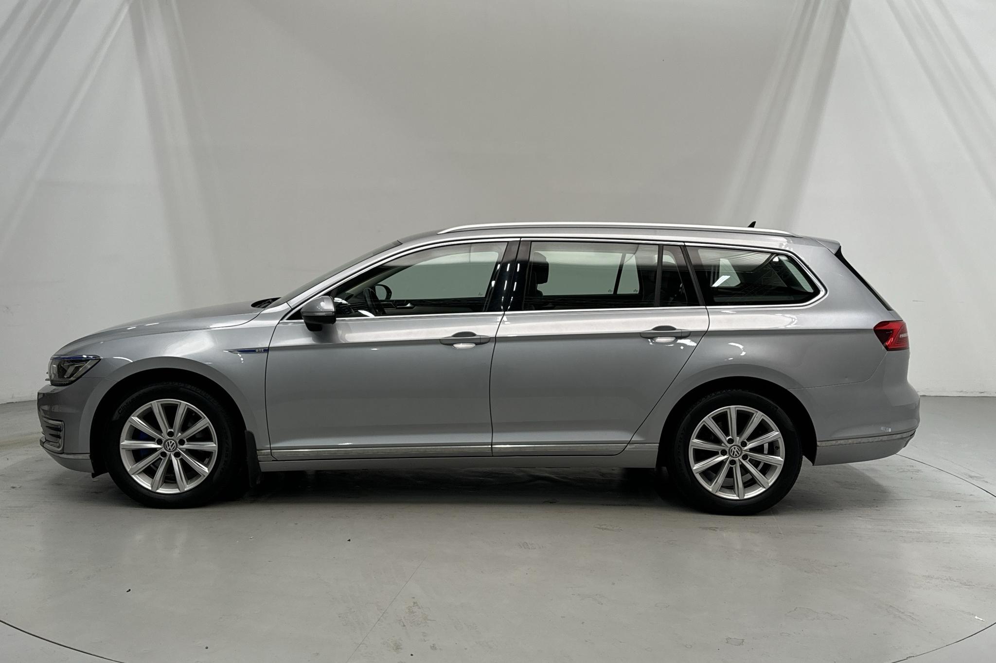 VW Passat 1.4 Plug-in-Hybrid Sportscombi (218hk) - 136 720 km - Automaattinen - hopea - 2018