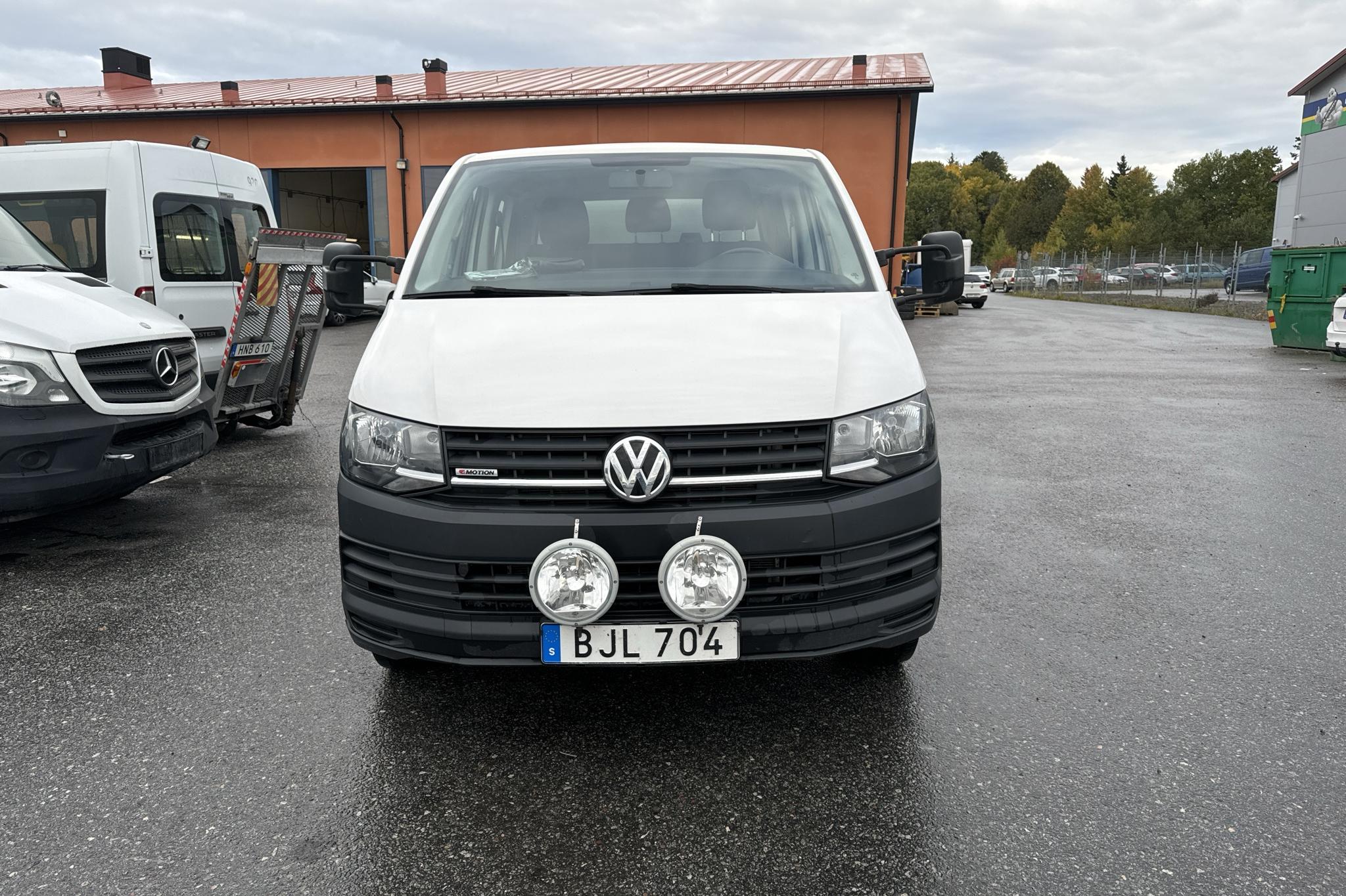 VW Transporter T6 2.0 TDI BMT 4MOTION (150hk) - 74 300 km - Manualna - biały - 2018