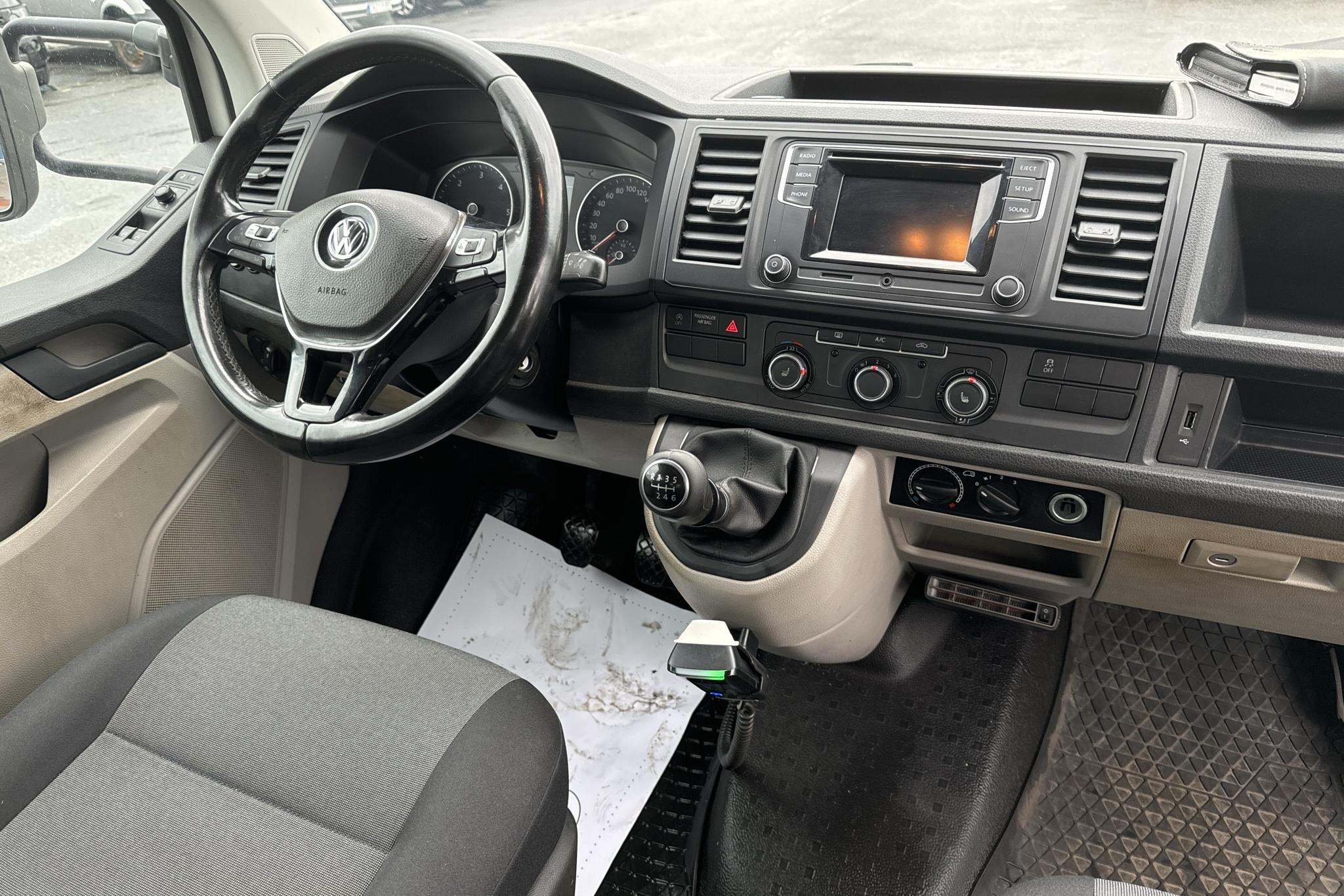 VW Transporter T6 2.0 TDI BMT 4MOTION (150hk) - 74 300 km - Manualna - biały - 2018