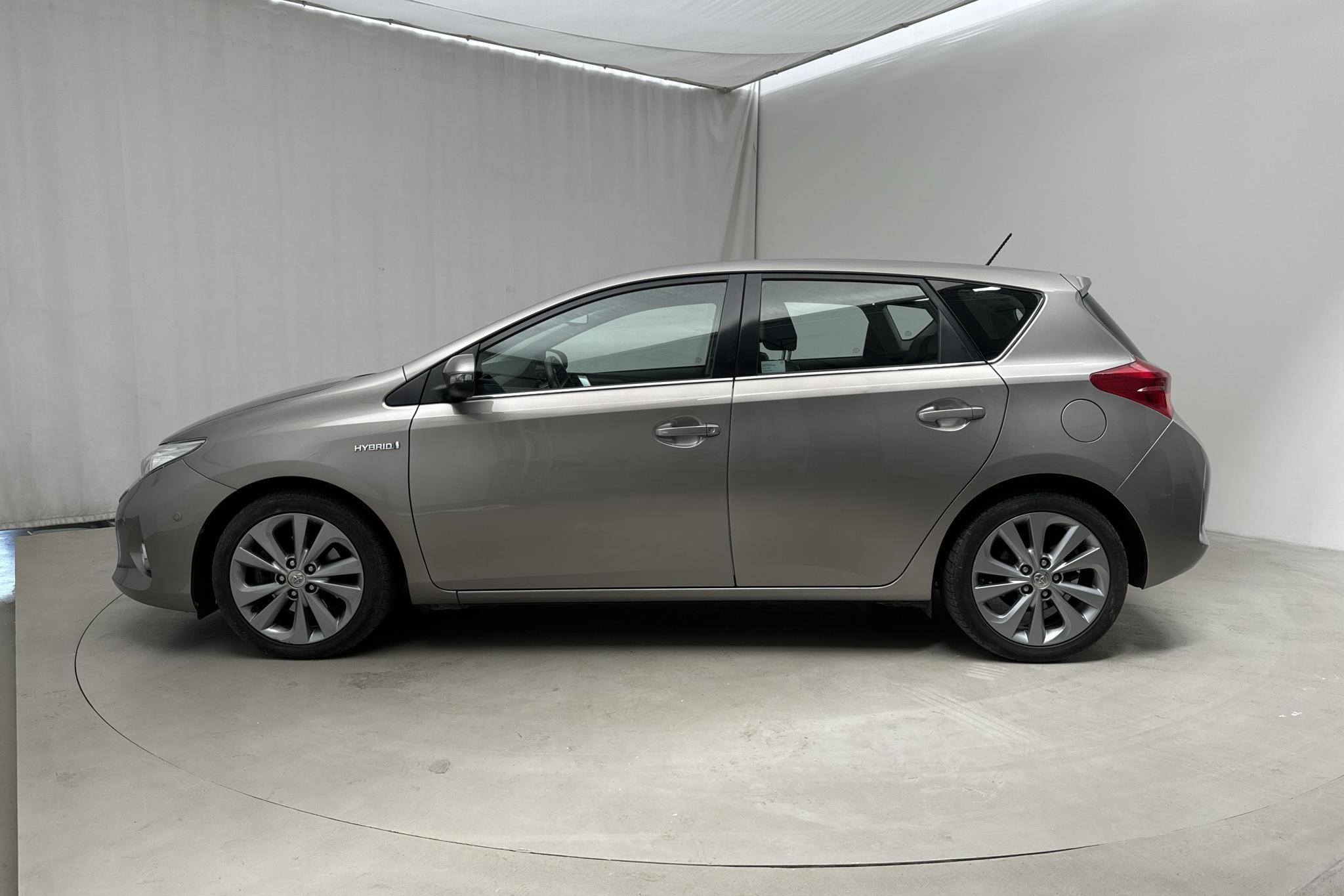 Toyota Auris 1.8 HSD 5dr (99hk) - 120 930 km - Automaattinen - harmaa - 2013