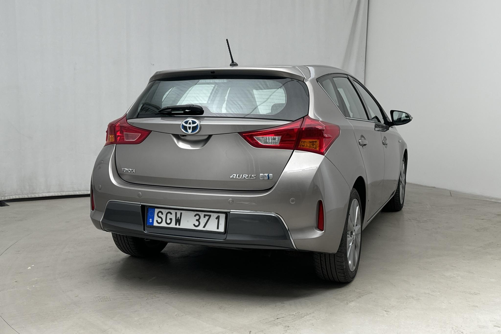 Toyota Auris 1.8 HSD 5dr (99hk) - 12 093 mil - Automat - grå - 2013