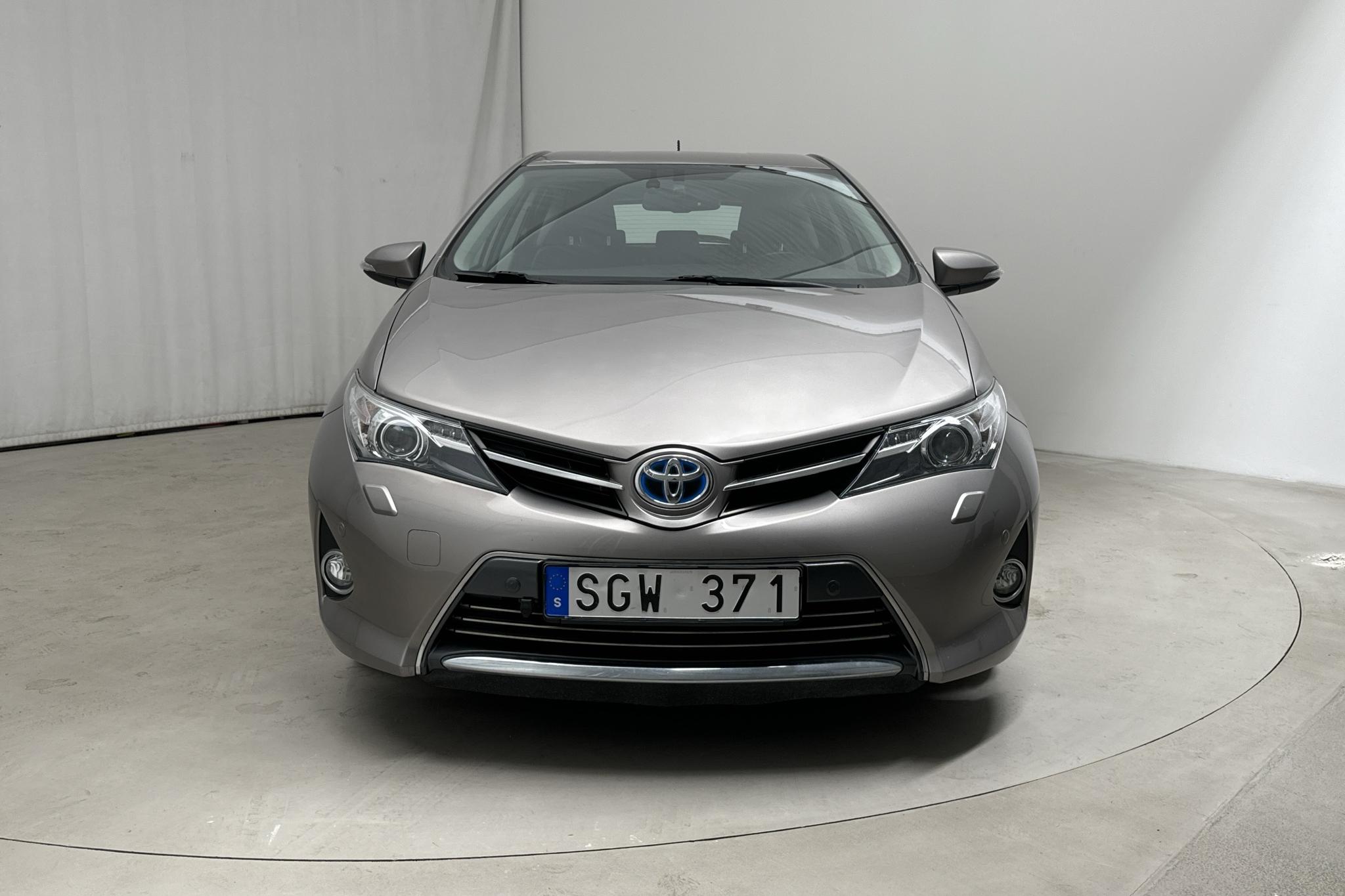 Toyota Auris 1.8 HSD 5dr (99hk) - 120 930 km - Automatic - gray - 2013