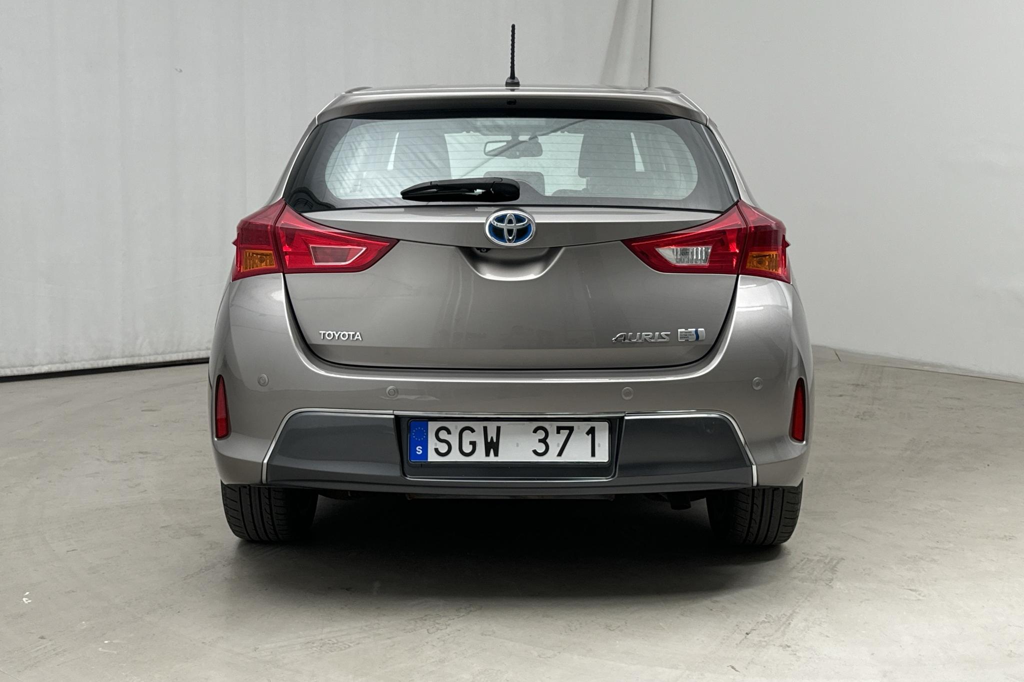 Toyota Auris 1.8 HSD 5dr (99hk) - 12 093 mil - Automat - grå - 2013