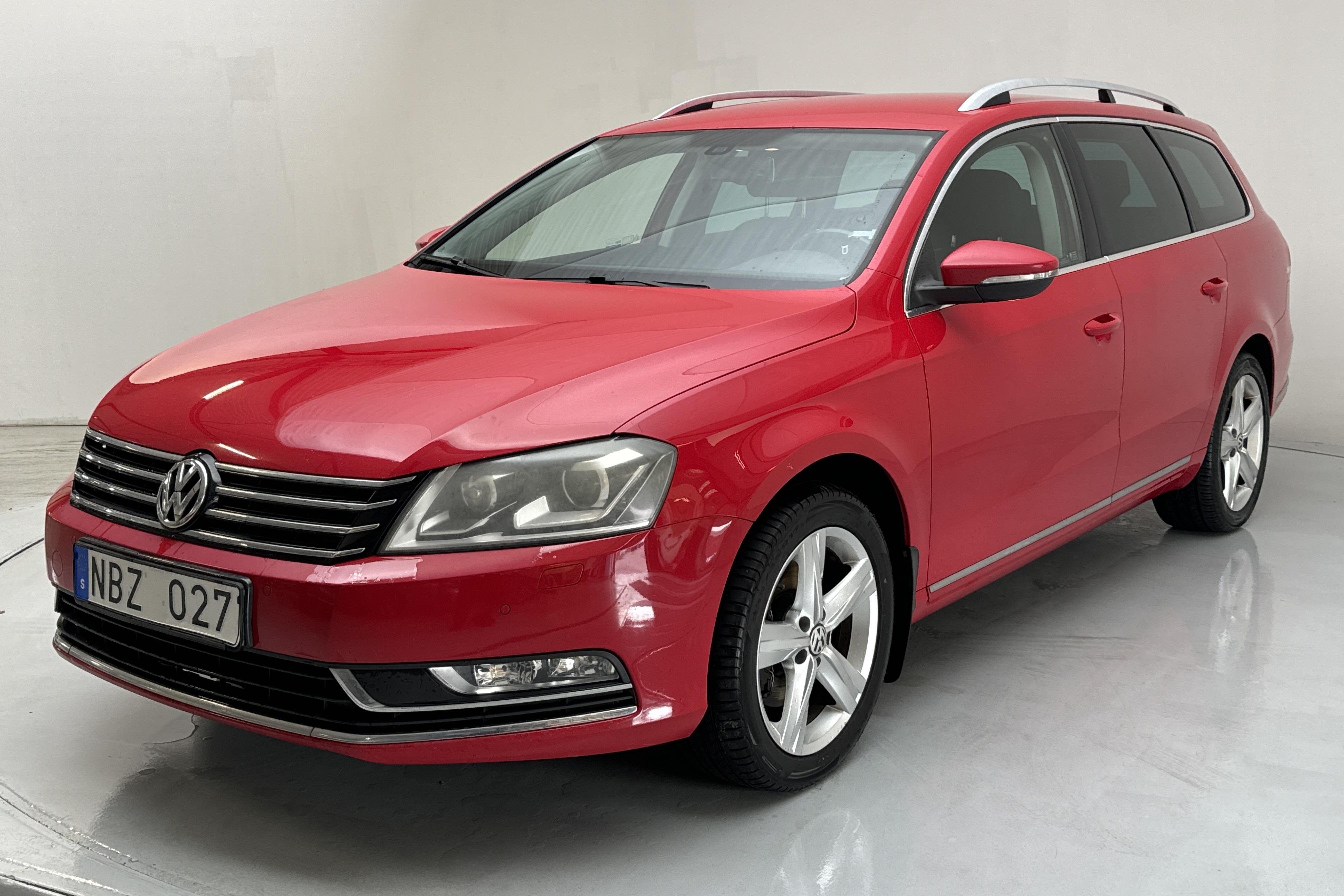 VW Passat 1.4 TSI EcoFuel Variant (150hk) - 16 566 mil - Automat - röd - 2013