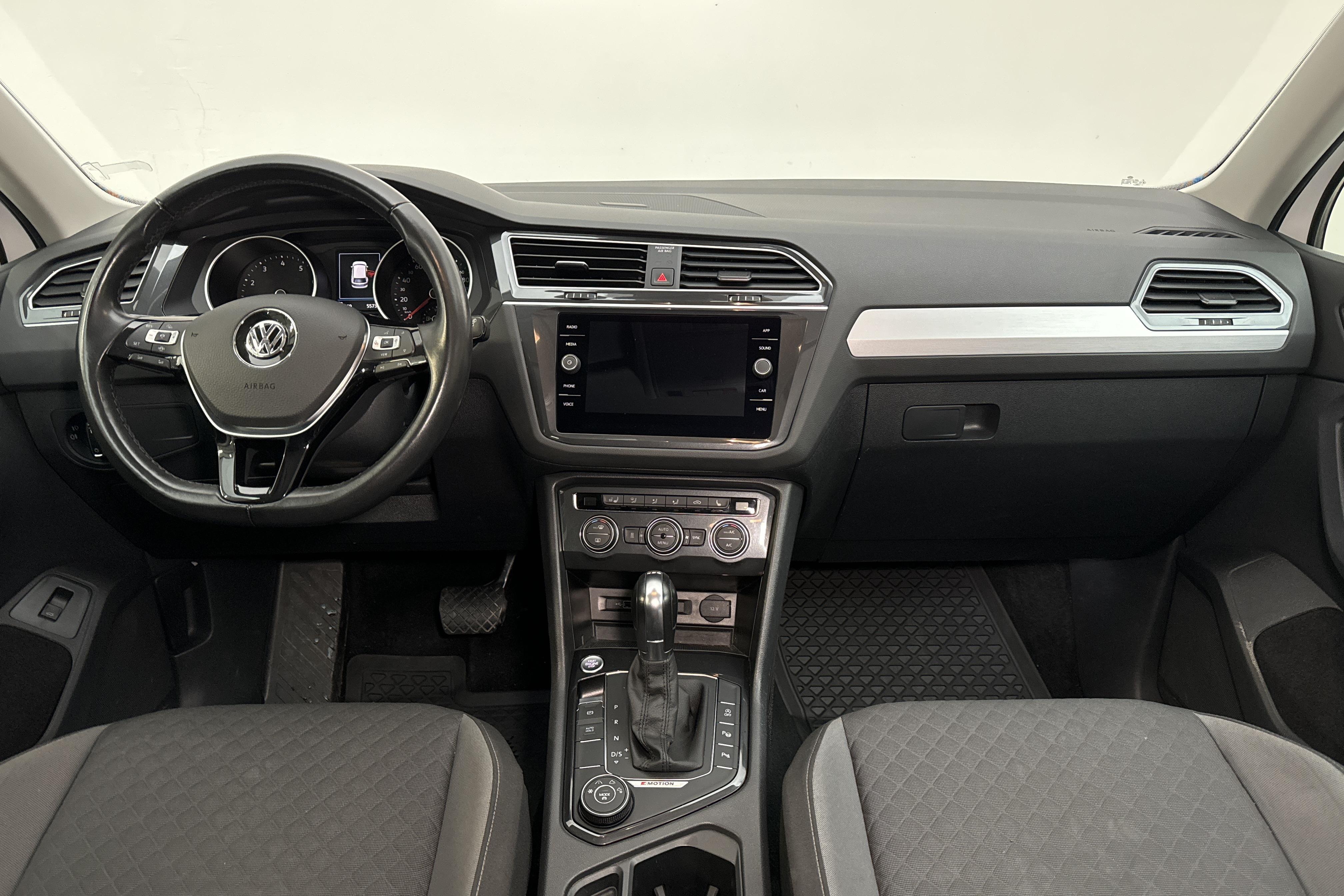 VW Tiguan 2.0 TSI 4MOTION (190hk) - 80 760 km - Automatyczna - biały - 2019