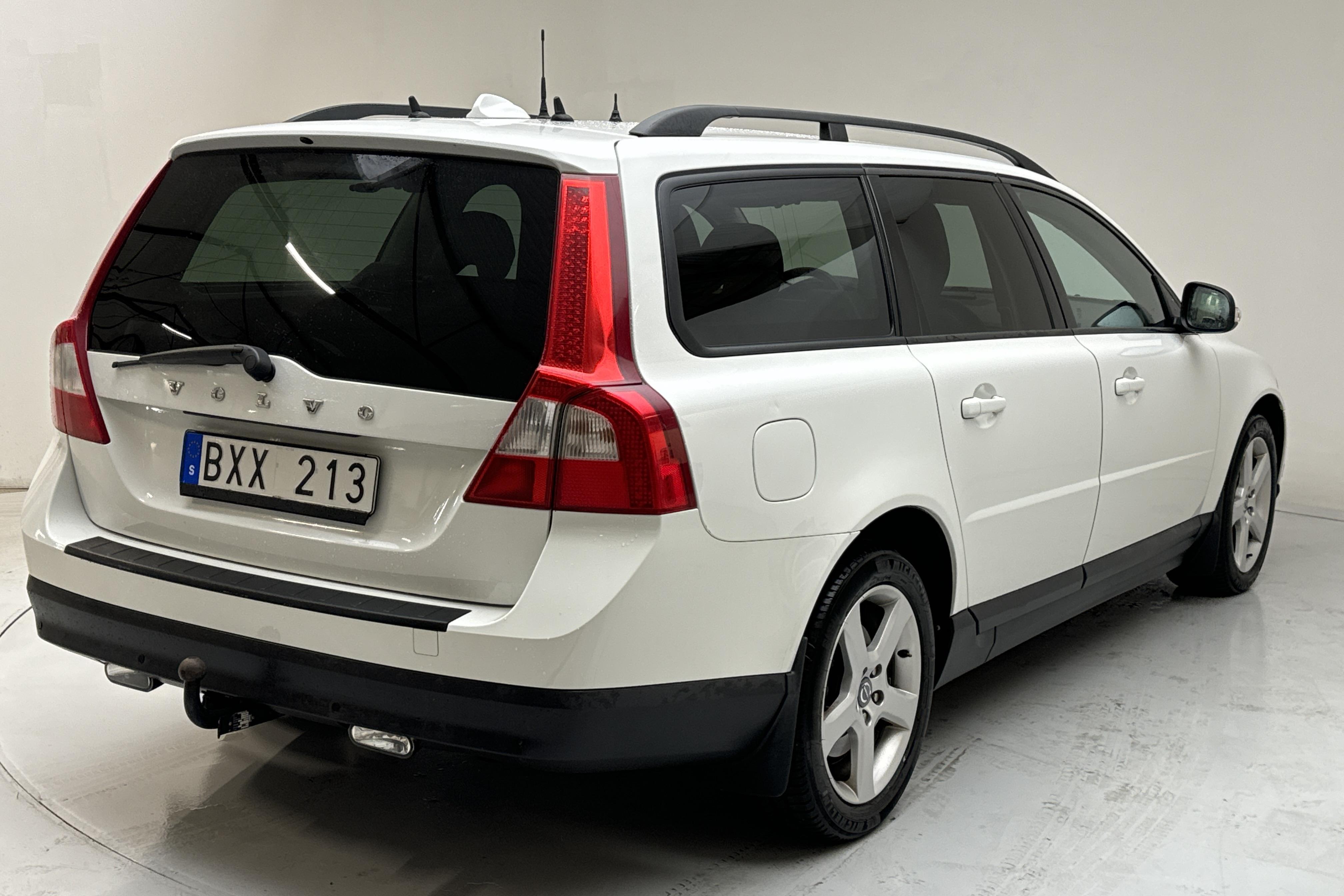 Volvo V70 II 2.5FT (231hk) - 268 100 km - Automatyczna - biały - 2010