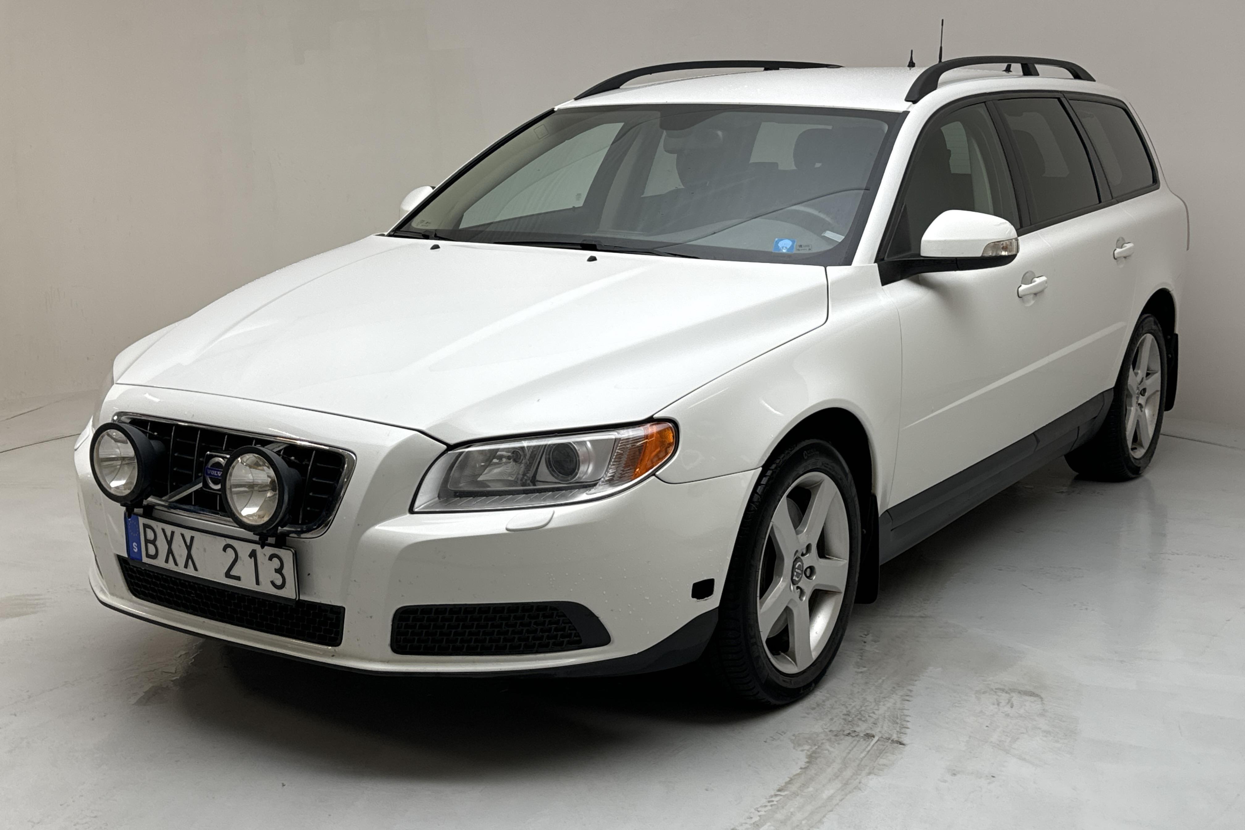 Volvo V70 II 2.5FT (231hk) - 268 100 km - Automatyczna - biały - 2010