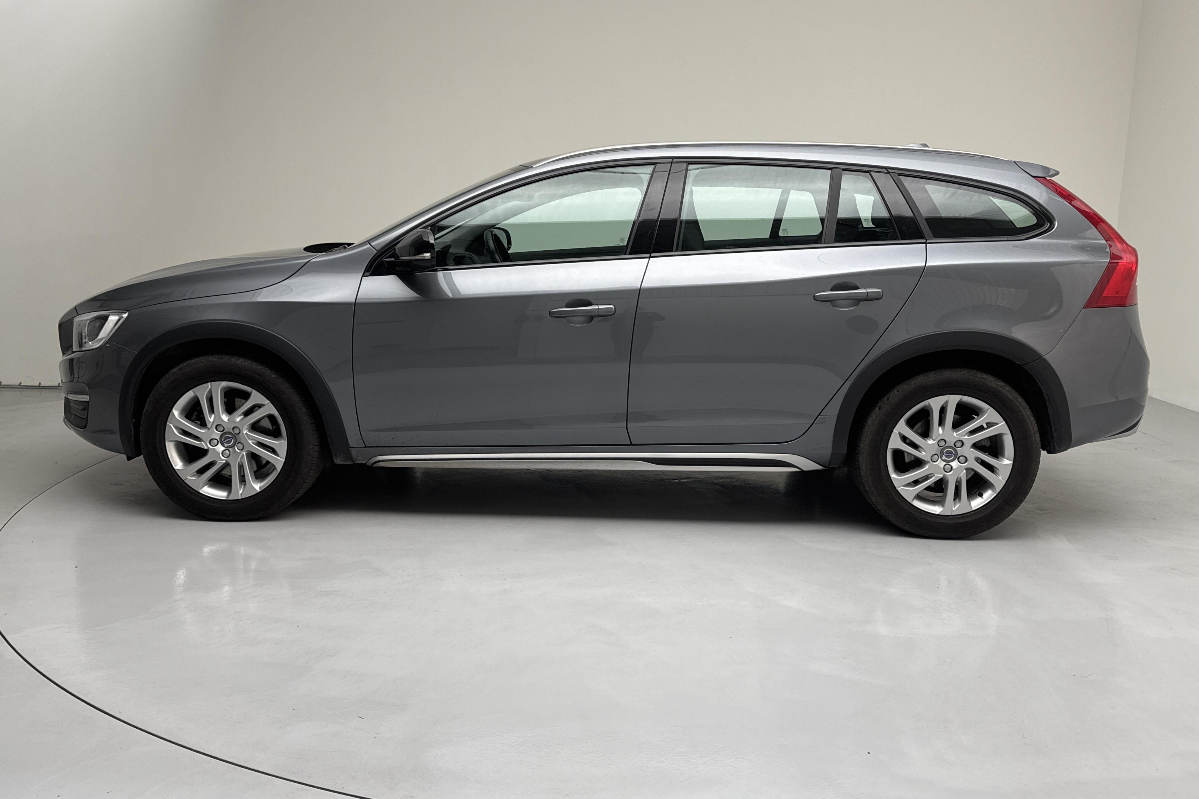 Volvo V60 D4 Cross Country AWD (190hk) - 51 750 km - Automatic - gray - 2017