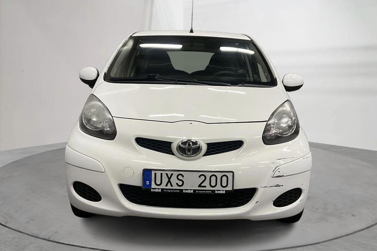 Toyota Aygo 1.0 VVT-i 5dr (68hk) - 97 510 km - Käsitsi - valge - 2011