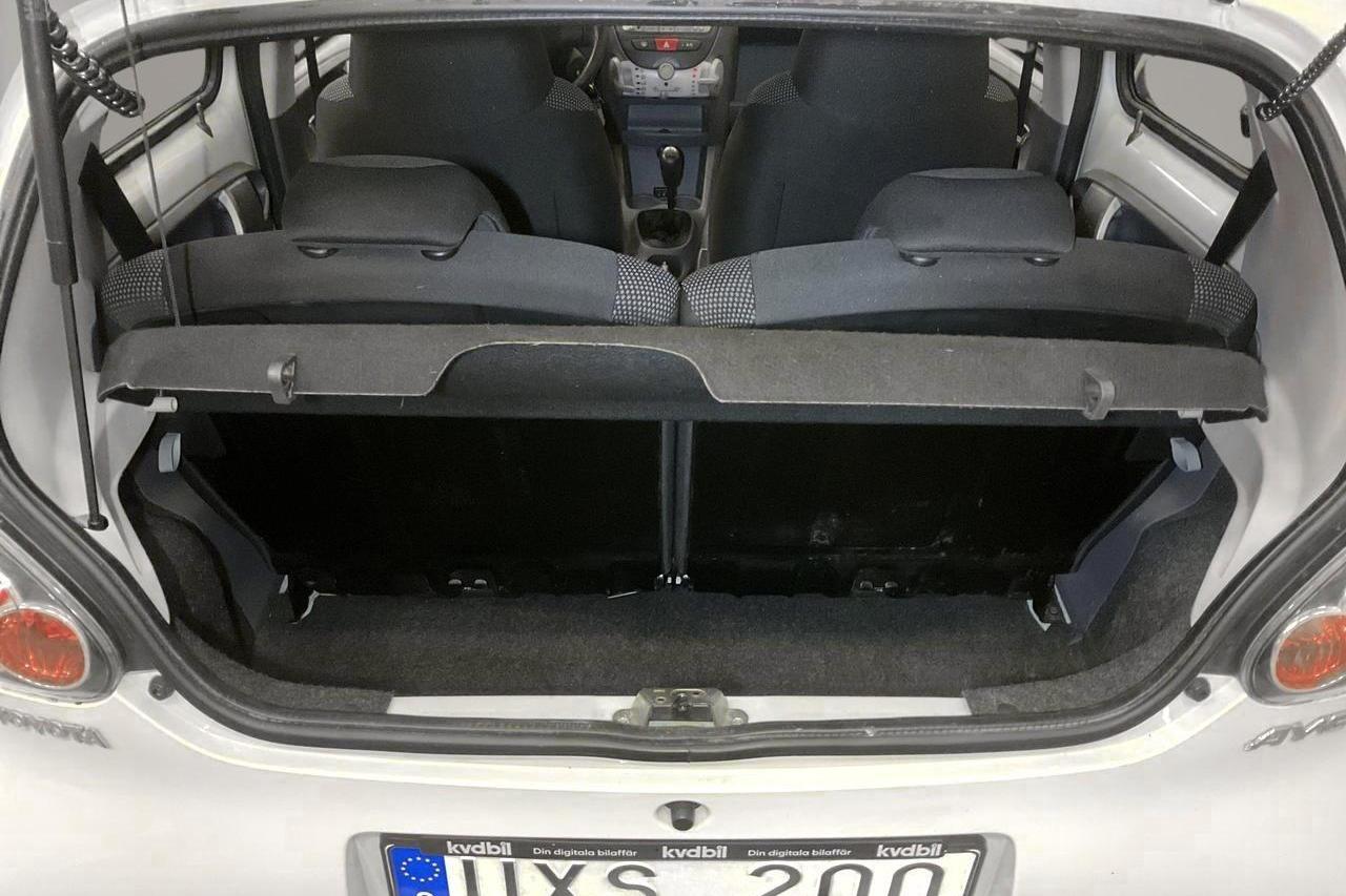 Toyota Aygo 1.0 VVT-i 5dr (68hk) - 97 510 km - Manualna - biały - 2011