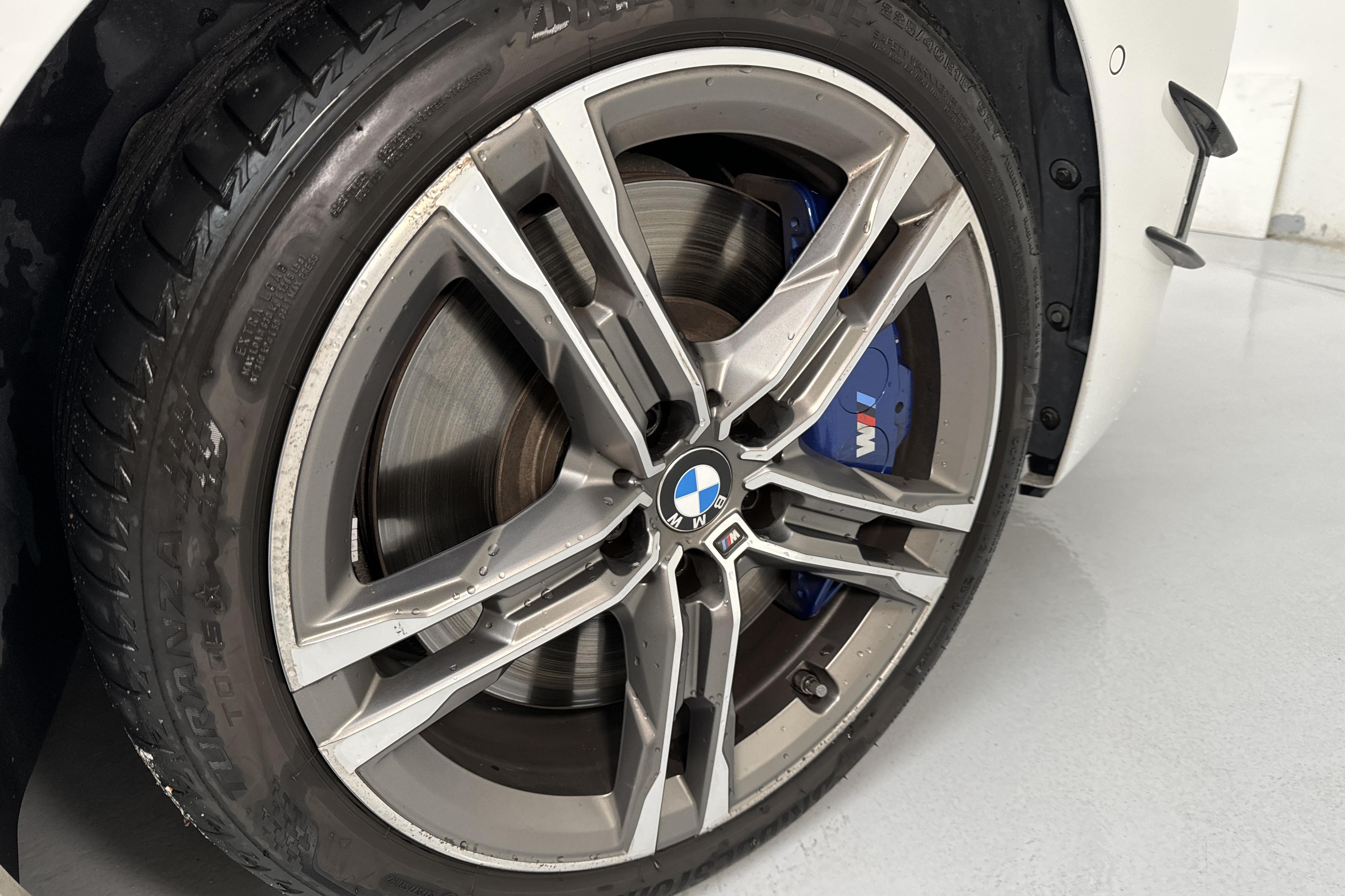 BMW M135i xDrive 5dr, F40 (306hk) - 40 300 km - Automatyczna - biały - 2020