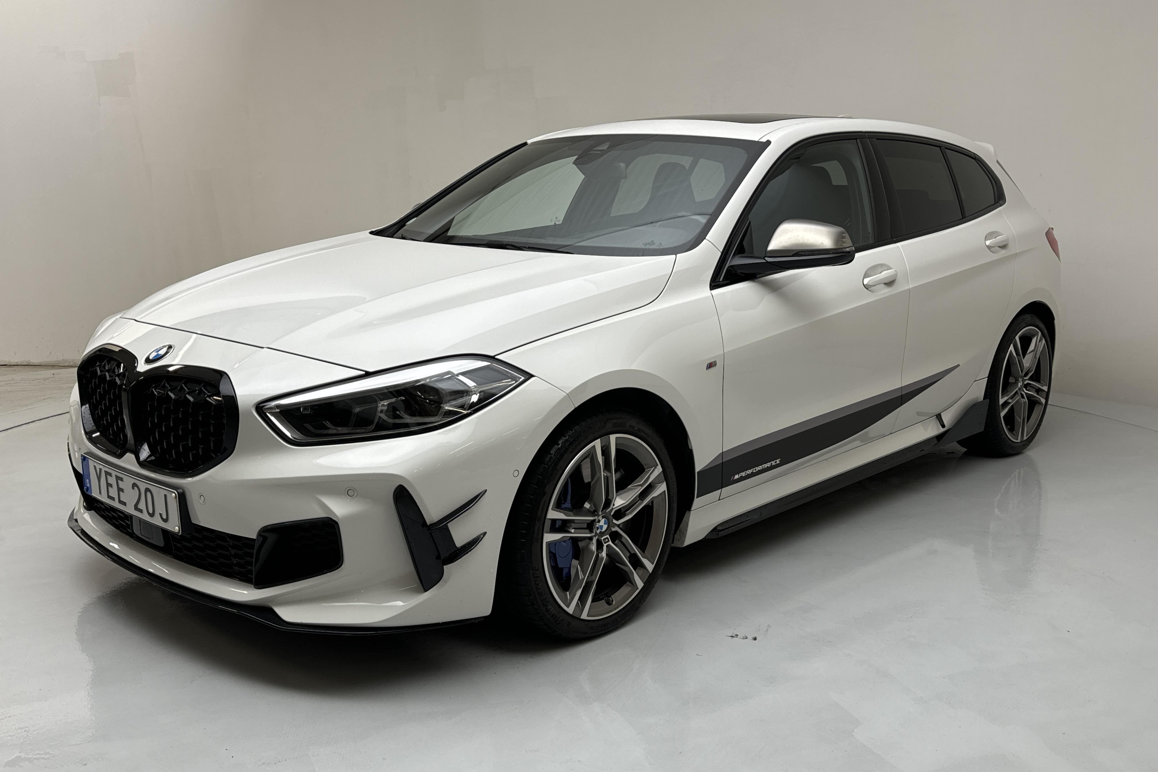 BMW M135i xDrive 5dr, F40 (306hk) - 40 300 km - Automatic - white - 2020