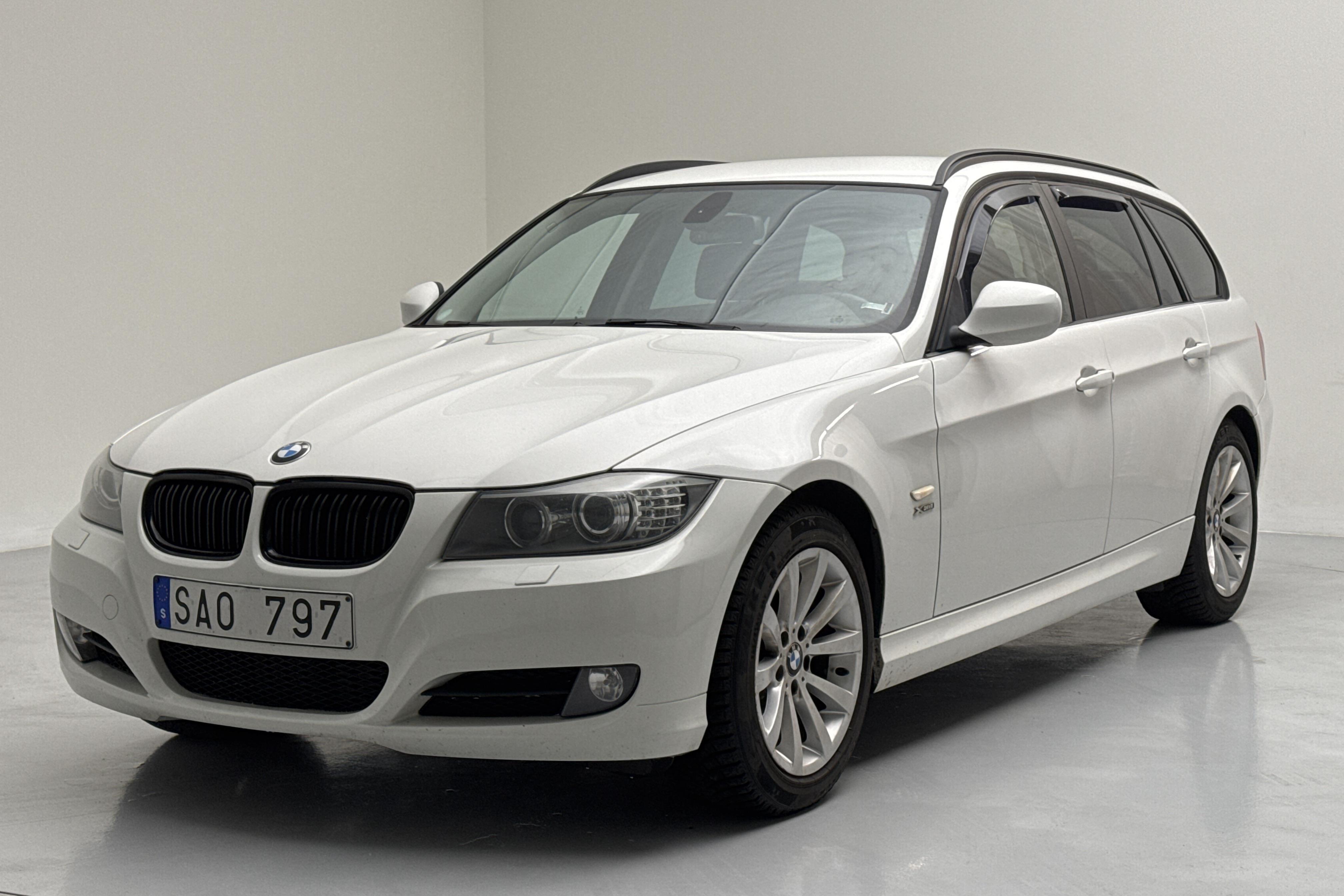 BMW 320d xDrive Touring, E91 (184hk) - 206 440 km - Manualna - biały - 2011