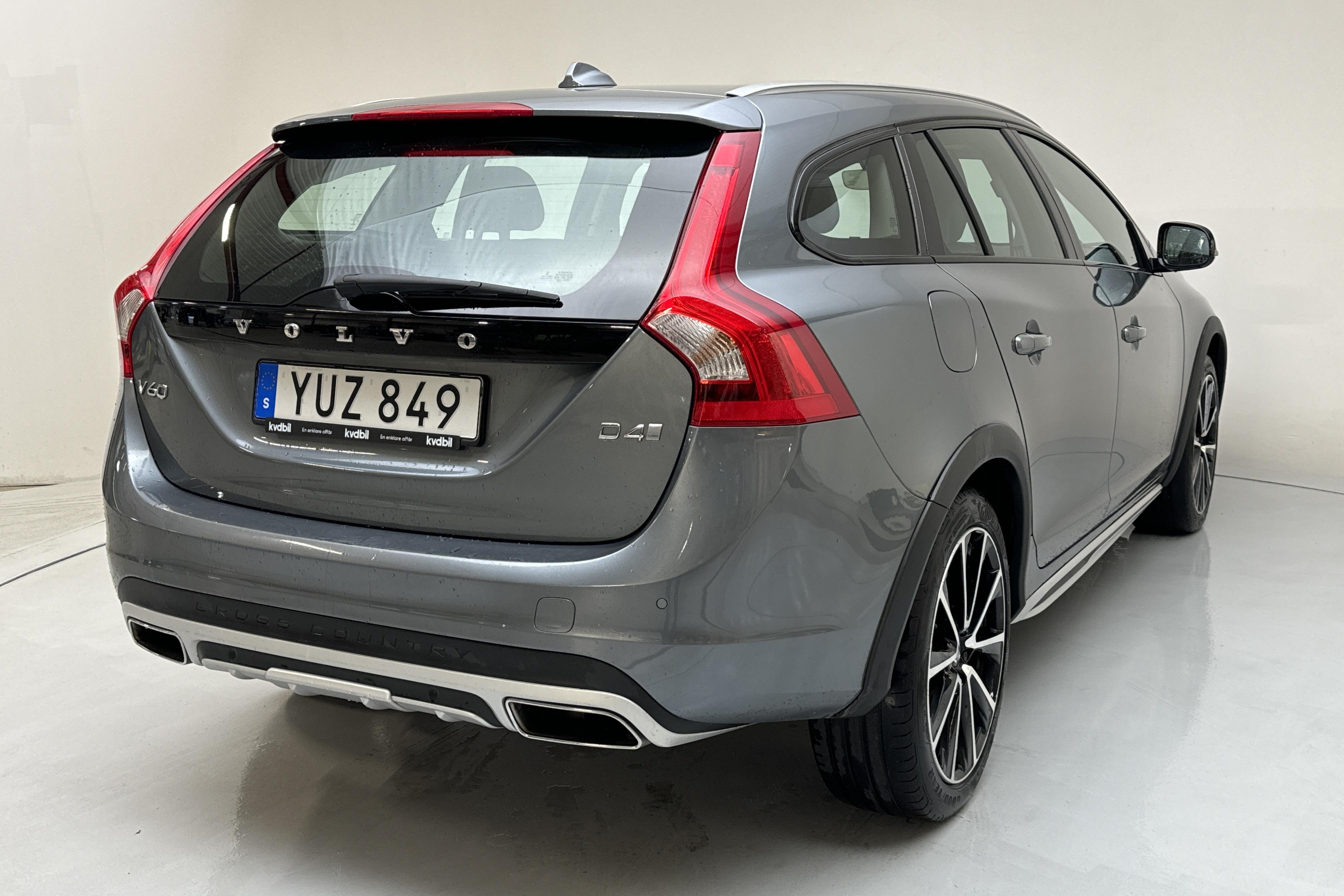 Volvo V60 D4 Cross Country (190hk) - 141 680 km - Automatic - gray - 2018