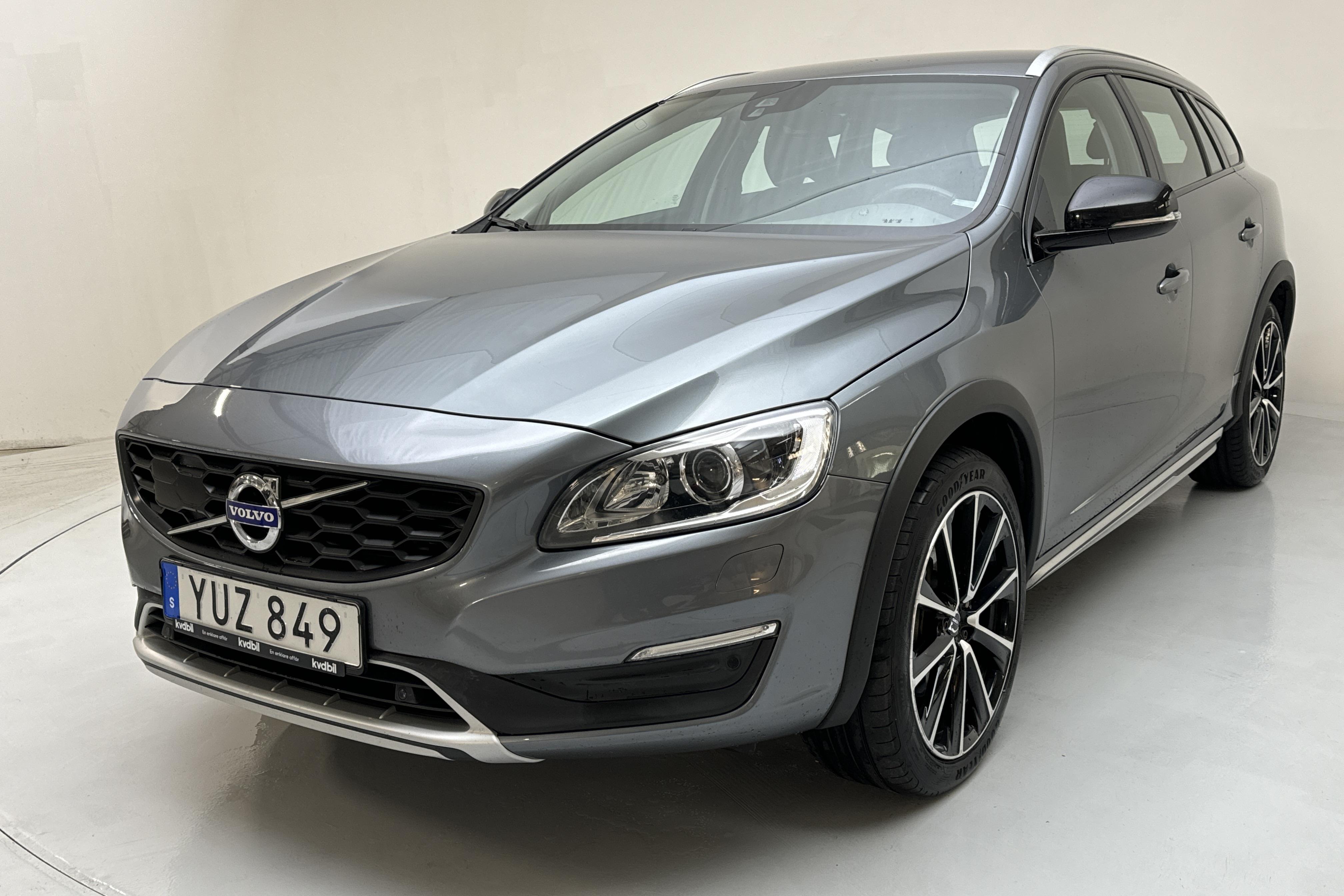 Volvo V60 D4 Cross Country (190hk) - 14 168 mil - Automat - grå - 2018