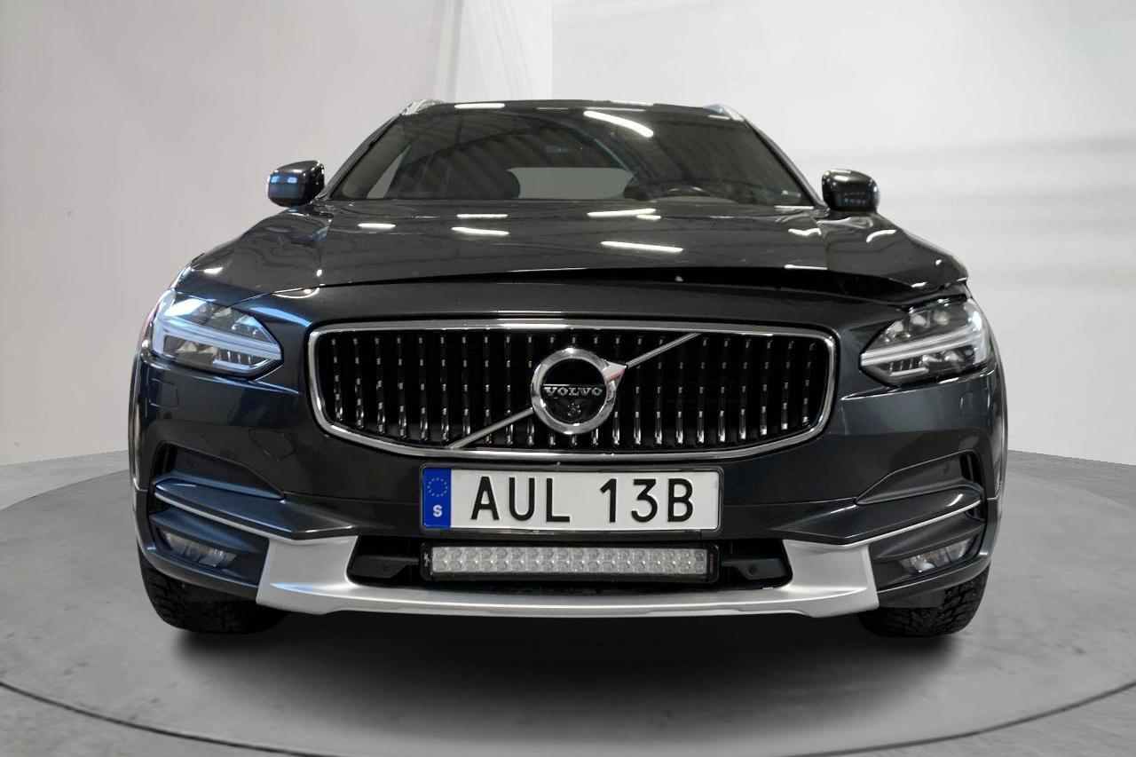 Volvo V90 D4 Cross Country AWD (190hk) - 14 584 mil - Automat - grå - 2020