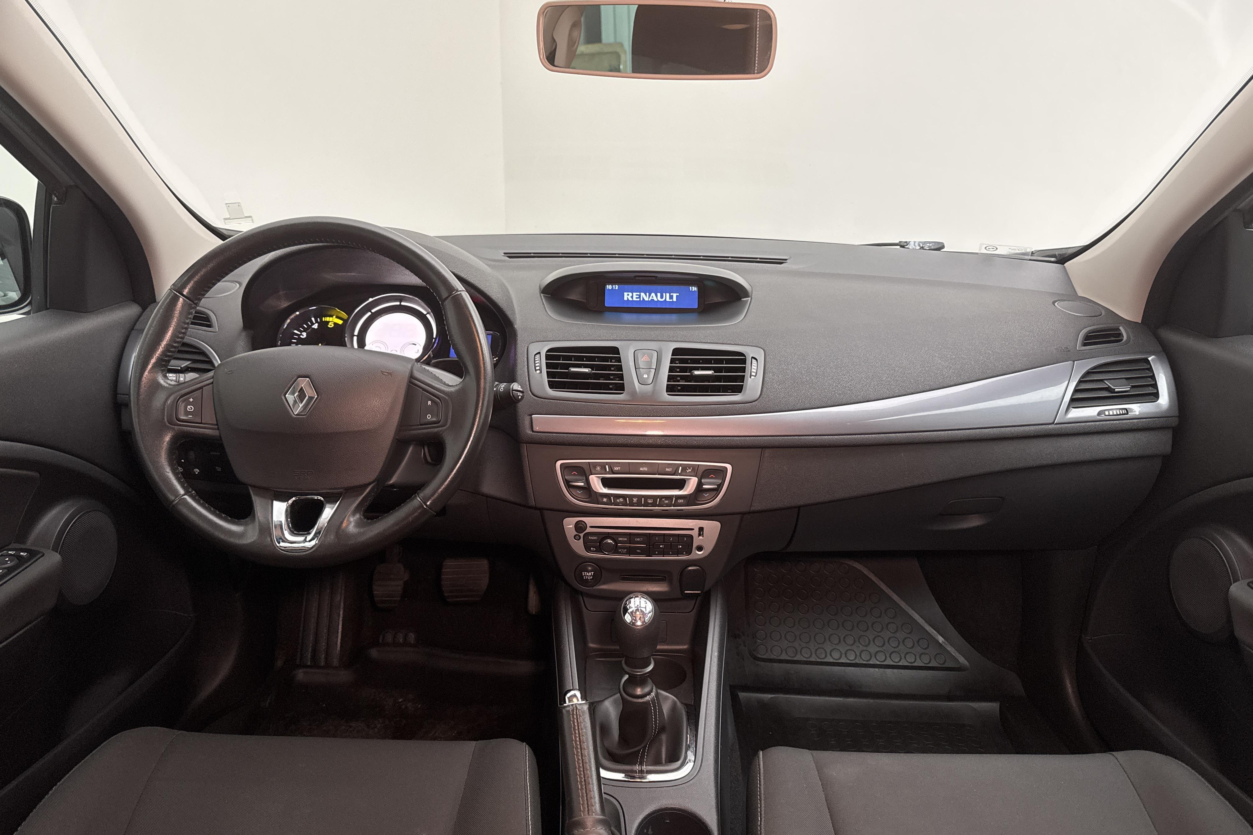 Renault Mégane Phas III 1.5 dCi Sports Tourer (110hk) - 8 326 mil - Manuell - silver - 2015