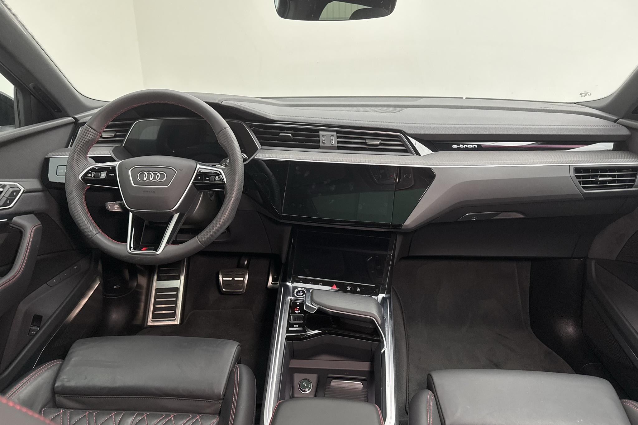 Audi Q8 55 e-tron quattro (408hk) - 1 339 mil - Automat - grå - 2024