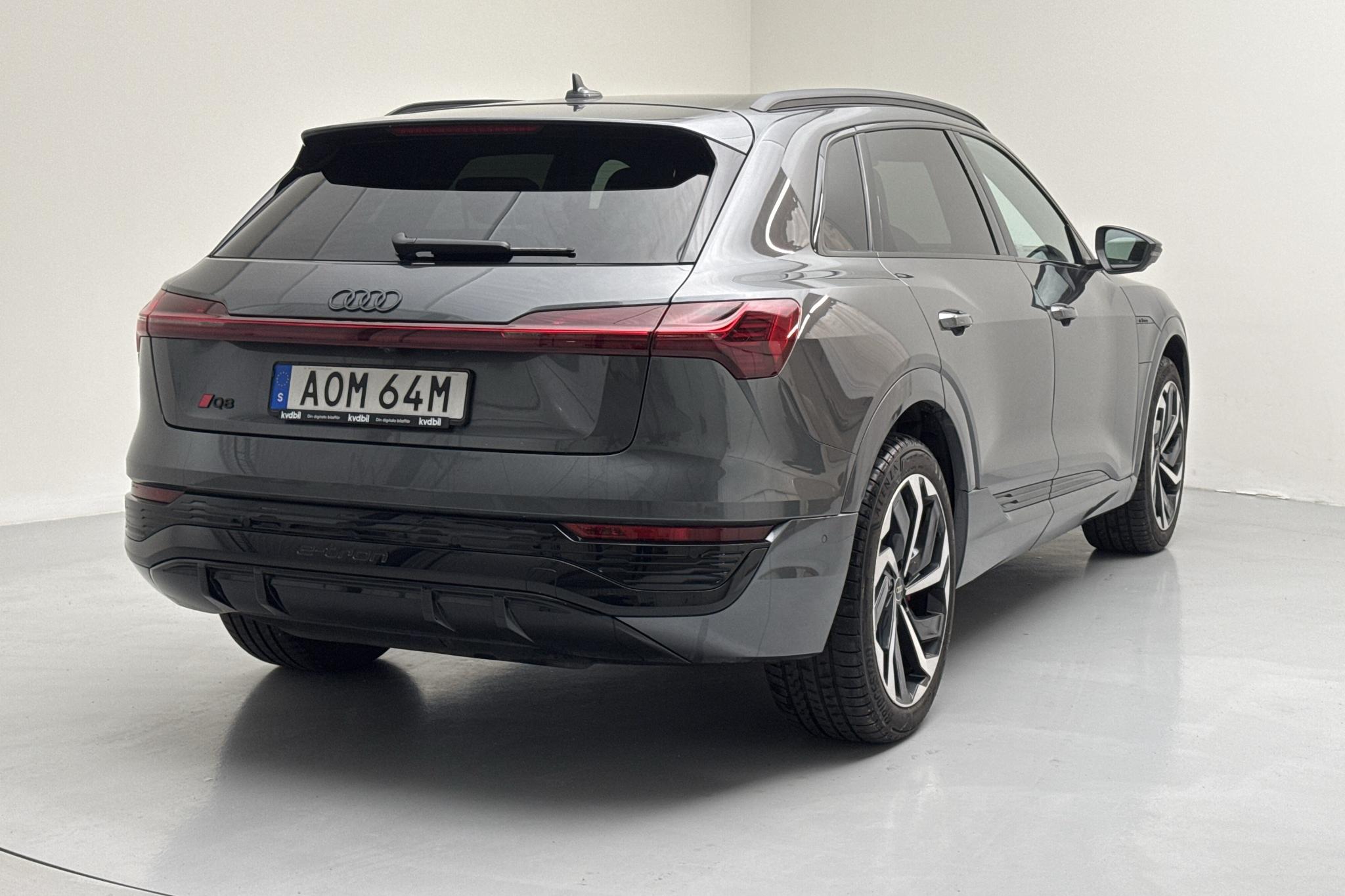 Audi Q8 55 e-tron quattro (408hk) - 13 390 km - Automaattinen - harmaa - 2024