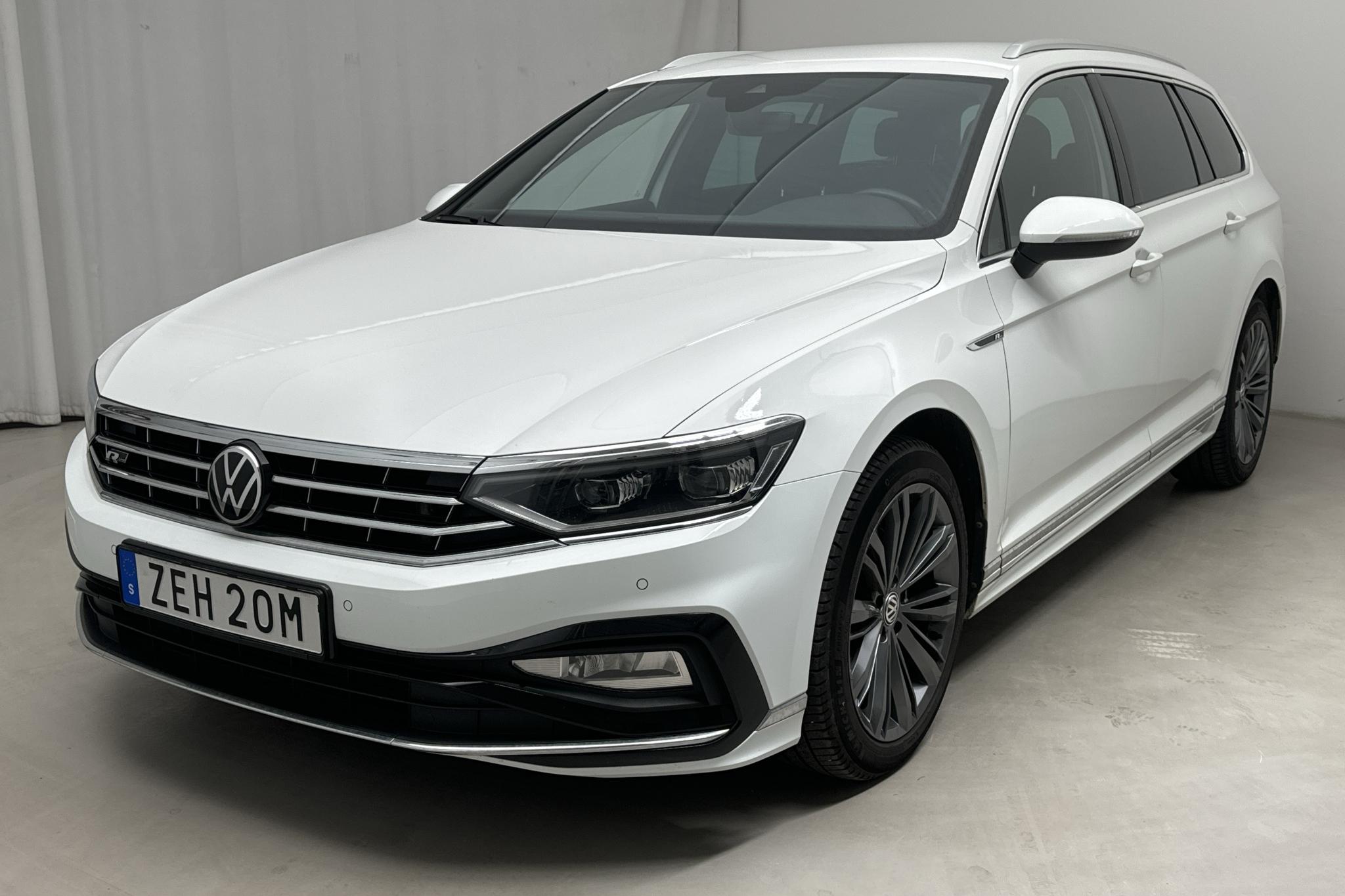 VW Passat 2.0 TDI Sportscombi (200hk) - 12 446 mil - Automat - vit - 2021