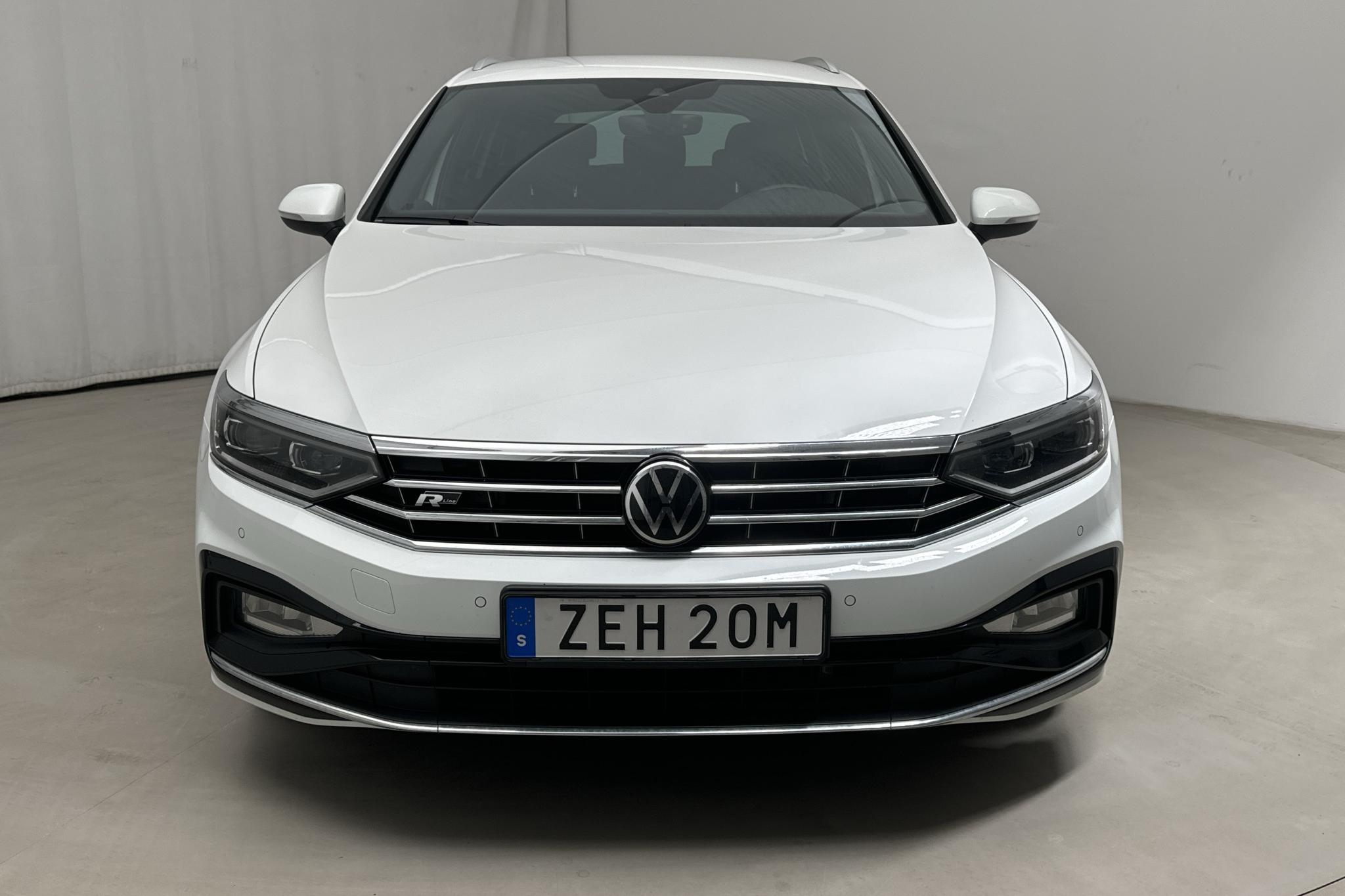 VW Passat 2.0 TDI Sportscombi (200hk) - 12 446 mil - Automat - vit - 2021