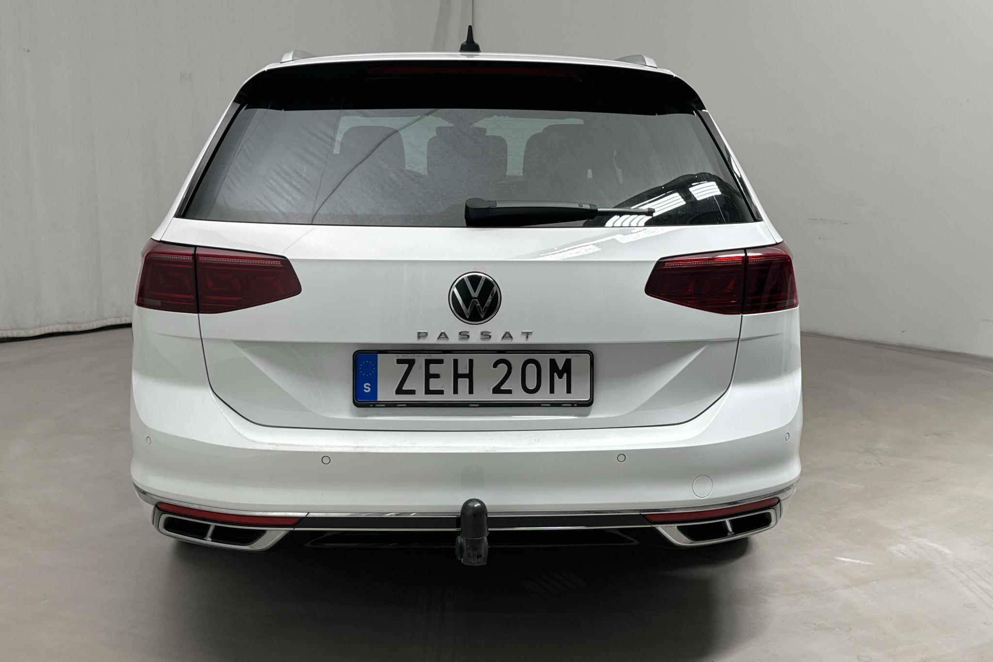 VW Passat 2.0 TDI Sportscombi (200hk) - 124 460 km - Automatic - white - 2021