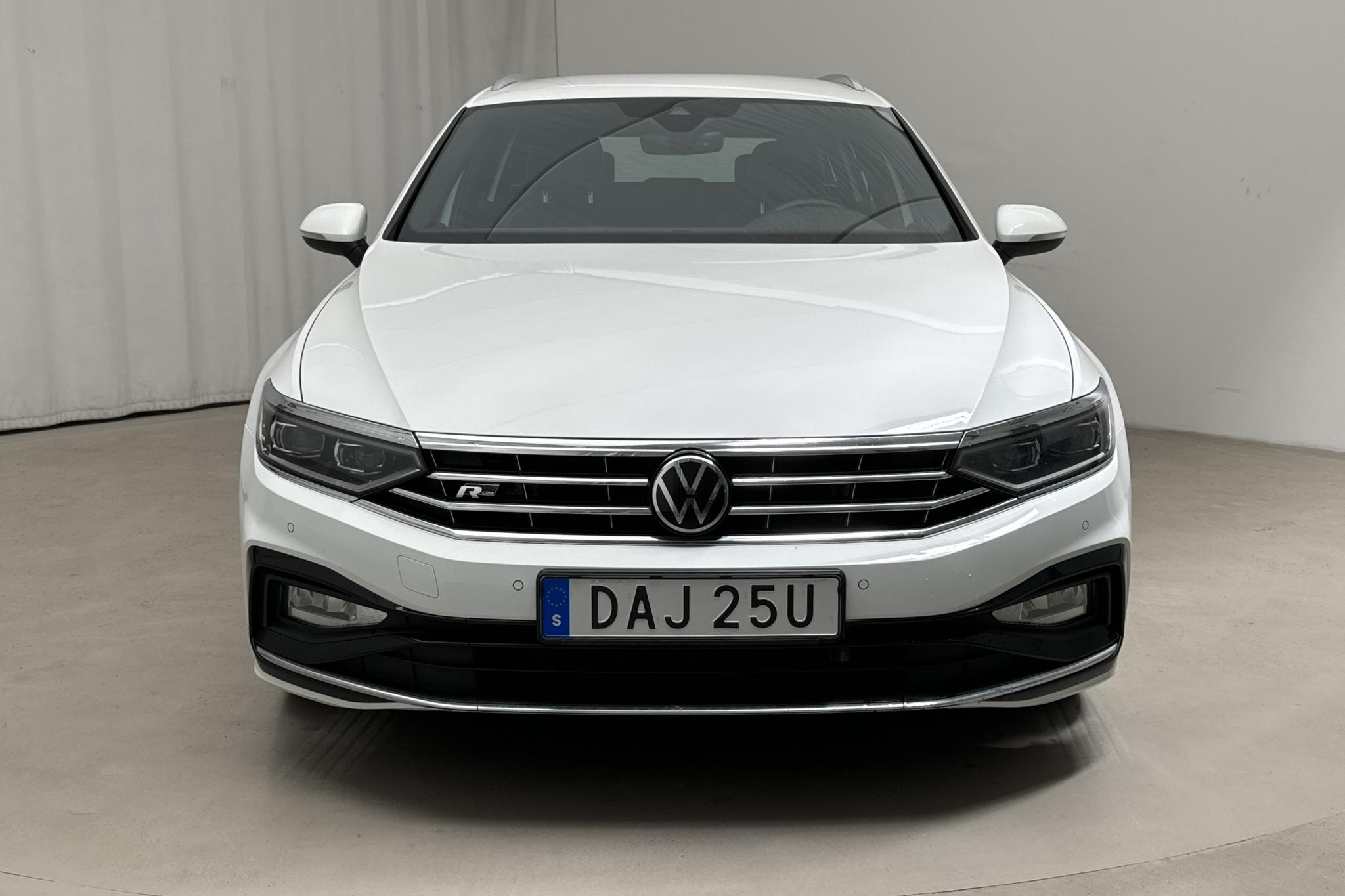 VW Passat 2.0 TDI Sportscombi 4Motion (200hk) - 156 540 km - Automatic - white - 2021