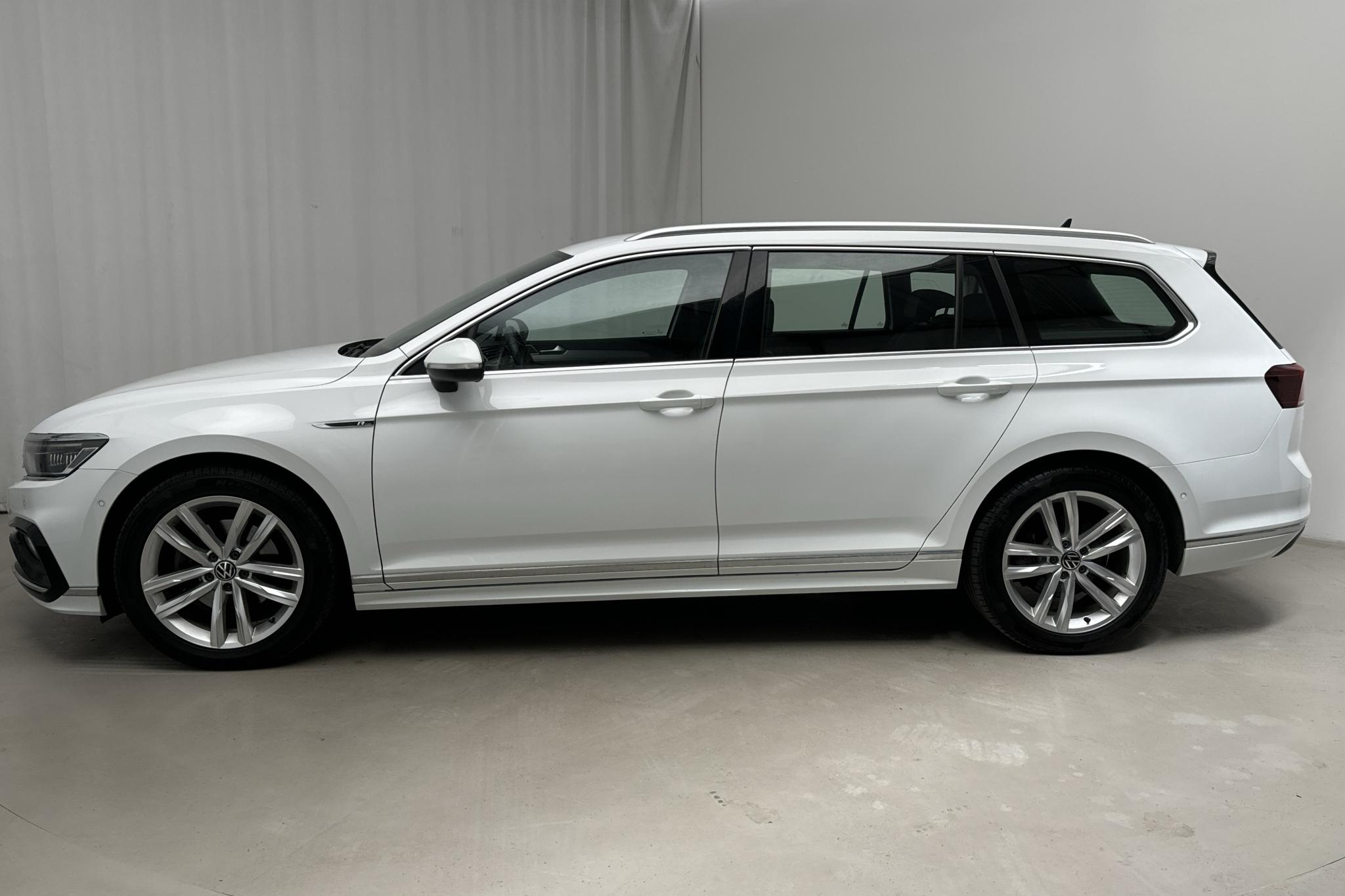 VW Passat 2.0 TDI Sportscombi 4Motion (200hk) - 156 540 km - Automatyczna - biały - 2021