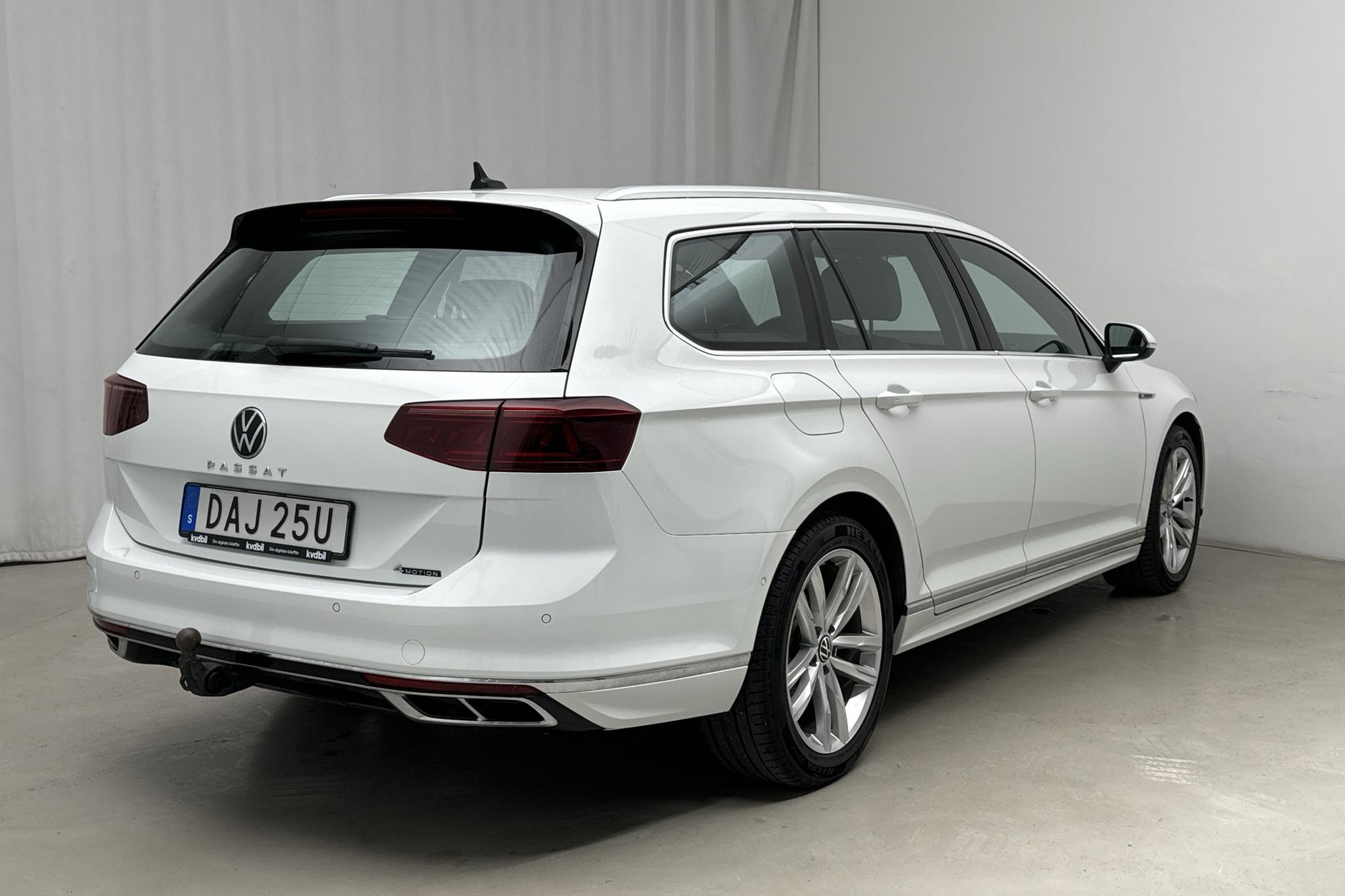 VW Passat 2.0 TDI Sportscombi 4Motion (200hk) - 15 654 mil - Automat - vit - 2021