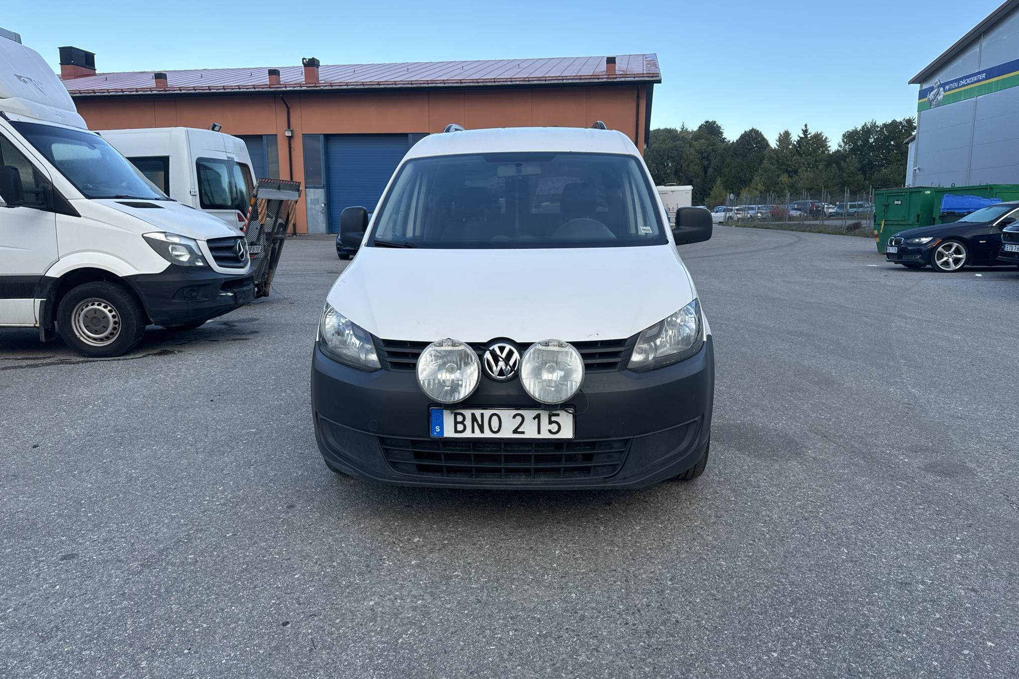 VW Caddy 1.6 TDI Skåp (102hk) - 165 720 km - Automatyczna - biały - 2015