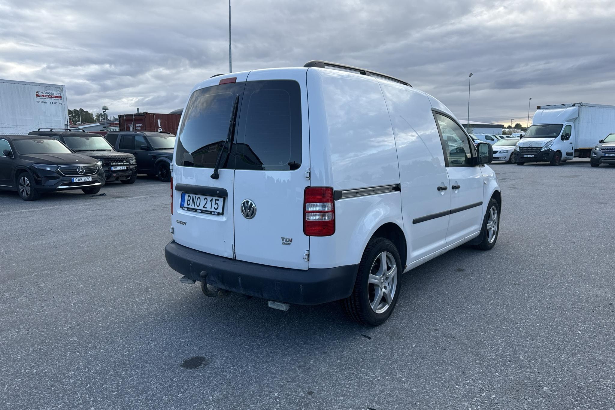 VW Caddy 1.6 TDI Skåp (102hk) - 165 720 km - Automatyczna - biały - 2015