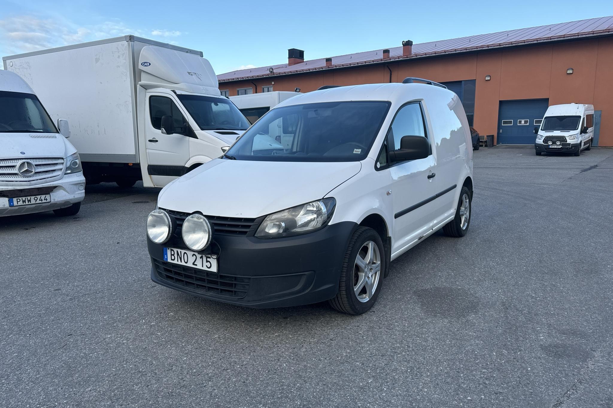 VW Caddy 1.6 TDI Skåp (102hk) - 165 720 km - Automaattinen - valkoinen - 2015