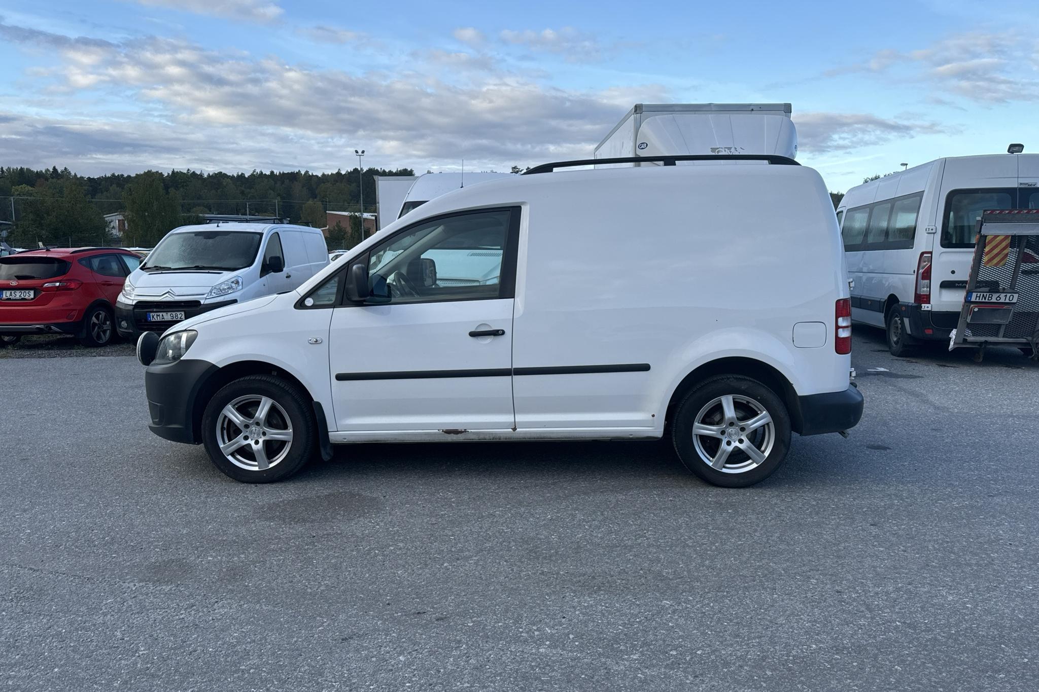 VW Caddy 1.6 TDI Skåp (102hk) - 165 720 km - Automaatne - valge - 2015