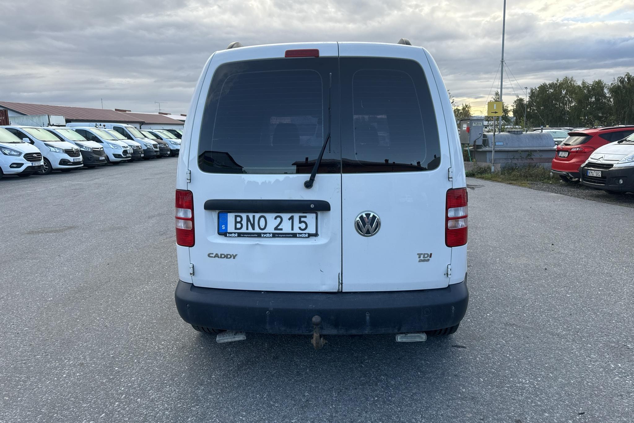 VW Caddy 1.6 TDI Skåp (102hk) - 16 572 mil - Automat - vit - 2015