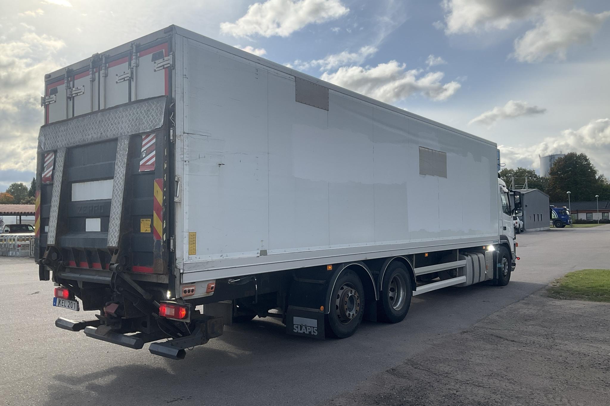 VOLVO FM370 - 702 741 km - Automatyczna - biały - 2010