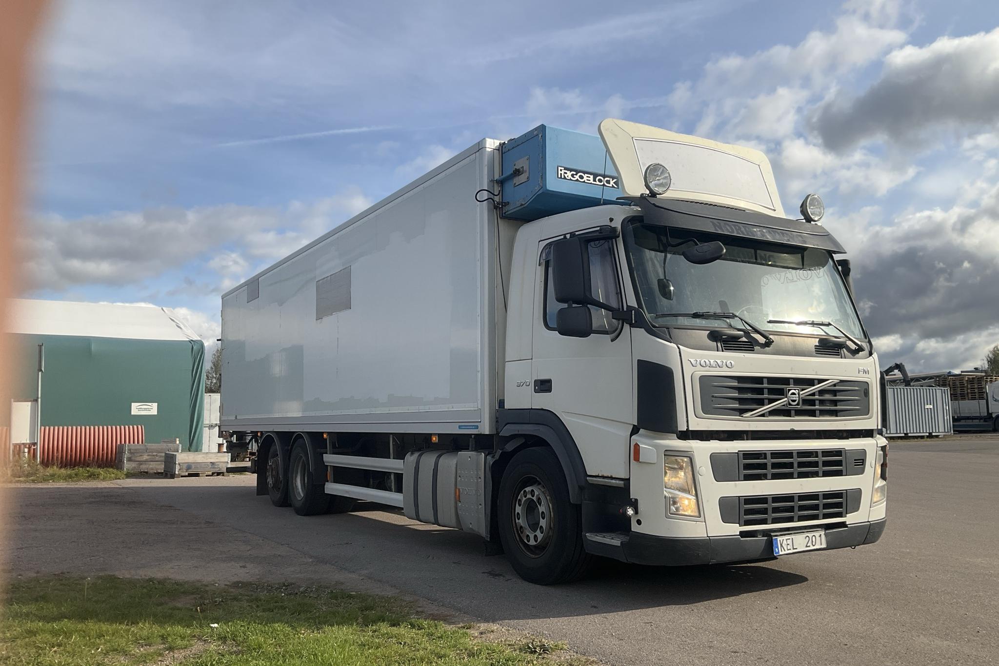 VOLVO FM370 - 702 741 km - Automatyczna - biały - 2010