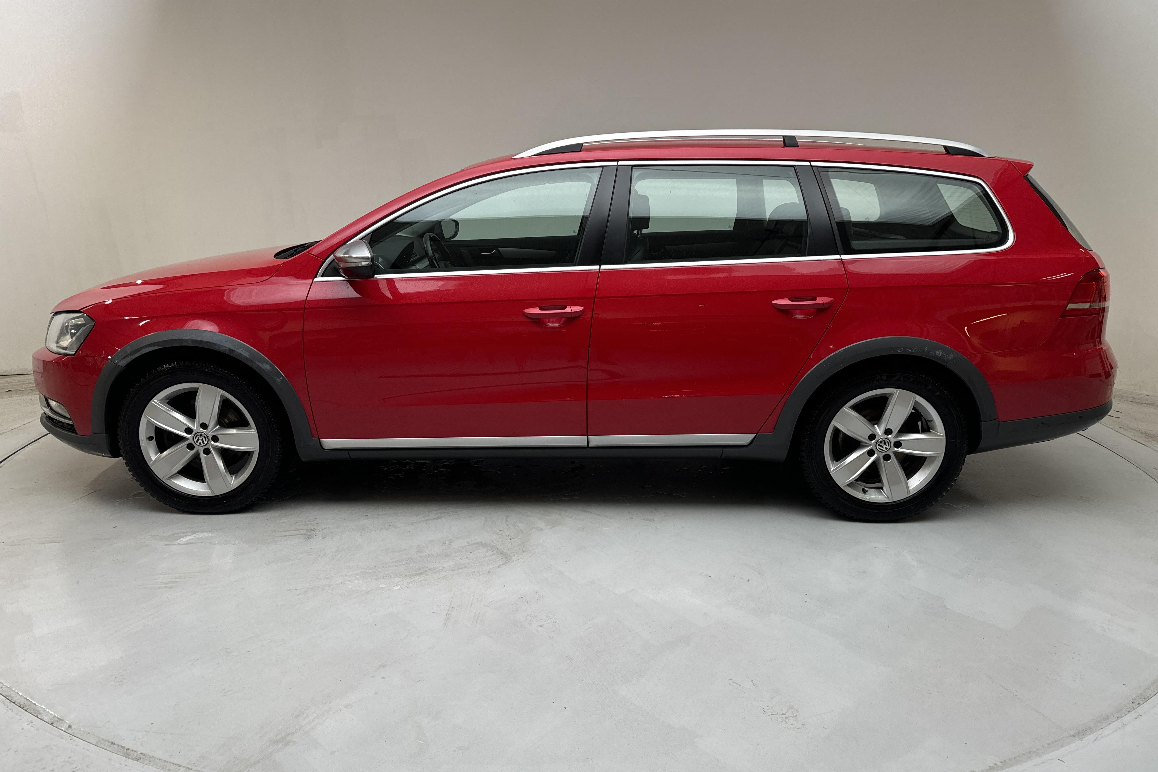 VW Passat Alltrack 2.0 TDI BlueMotion Technology 4Motion (177hk) - 19 696 mil - Automat - röd - 2015